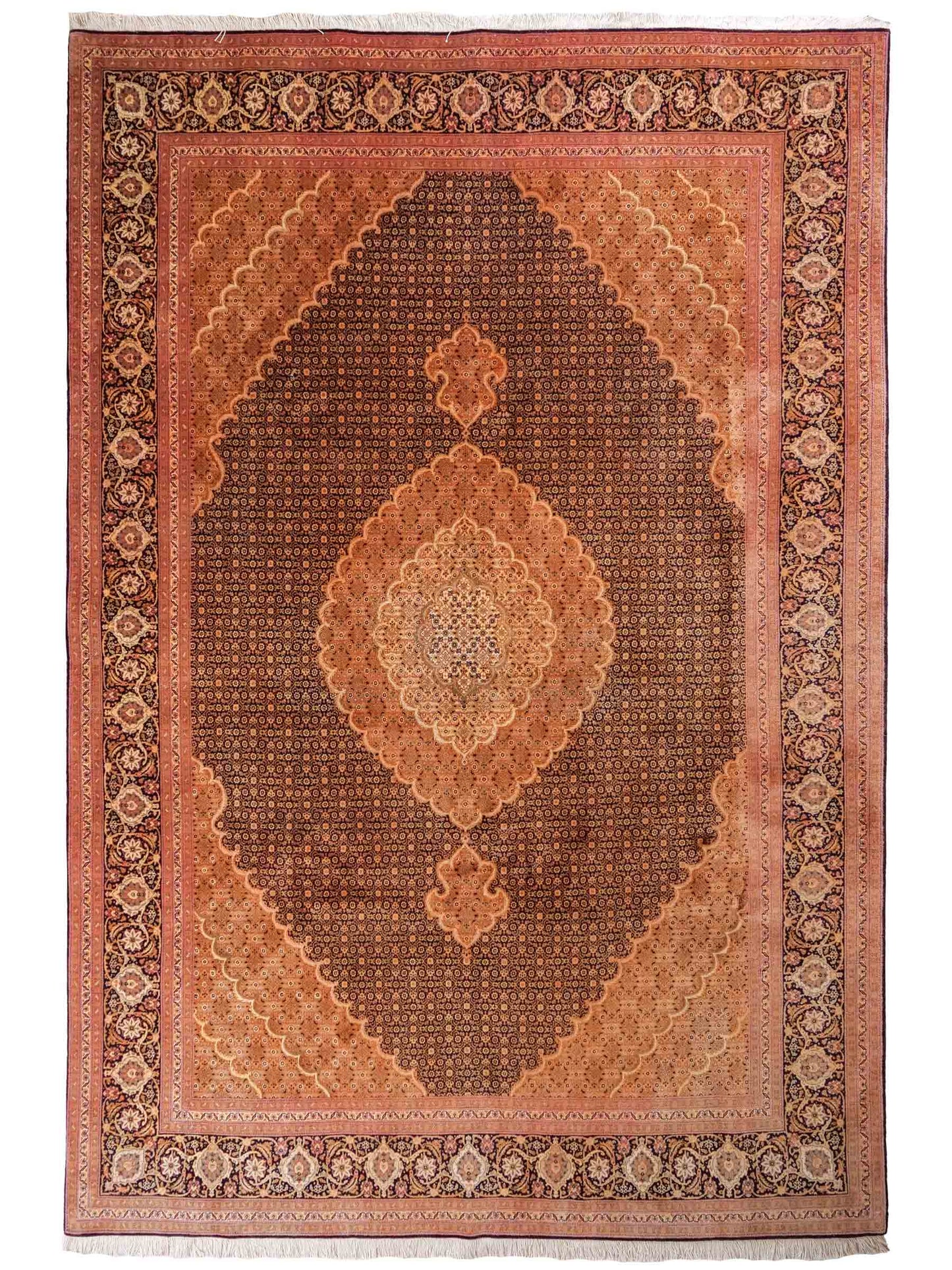 Handgeknüpfter Täbriz Mahi 50 Raj Perserteppich von Khademi aus Wolle, orange, navy. Klassisches Medaillon-Design. Traditionell von Hand geknüpft in Iran / Persien. Größe: 295 cm x 200 cm. Teppichnummer: RB3-1075. Verkauf durch Jupiter Intl.