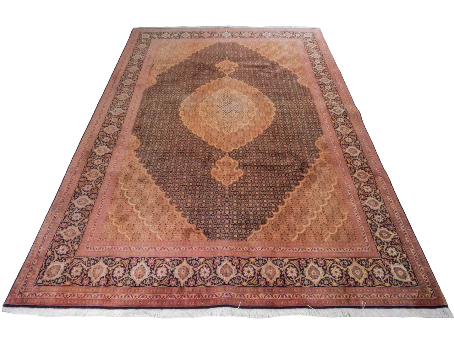 Handgeknüpfter Täbriz Mahi 50 Raj Perserteppich von Khademi aus Wolle, orange, navy. Klassisches Medaillon-Design. Traditionell von Hand geknüpft in Iran / Persien. Größe: 295 cm x 200 cm. Teppichnummer: RB3-1075. Verkauf durch Jupiter Intl.