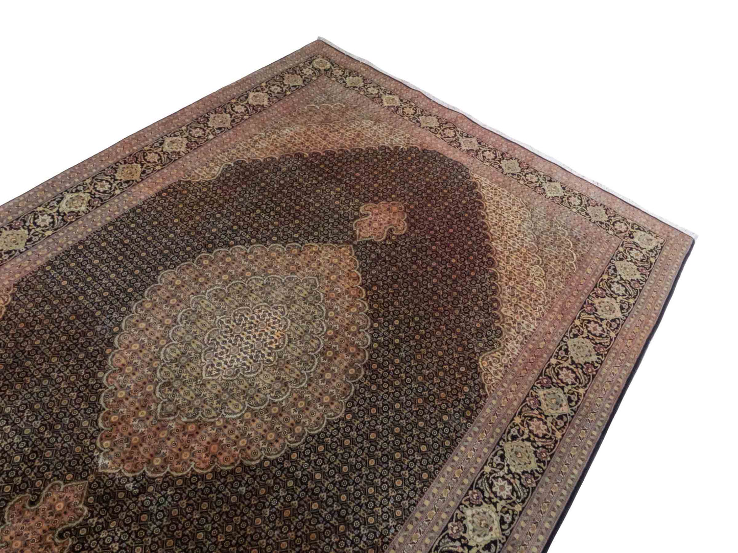 Handgeknüpfter Täbriz Mahi 50 Raj Perserteppich von Khademi aus Wolle, beige, navy. Klassisches Medaillon-Design. Traditionell von Hand geknüpft in Iran / Persien. Größe: 297 cm x 200 cm. Teppichnummer: RB3-1076. Verkauf durch Jupiter Intl.