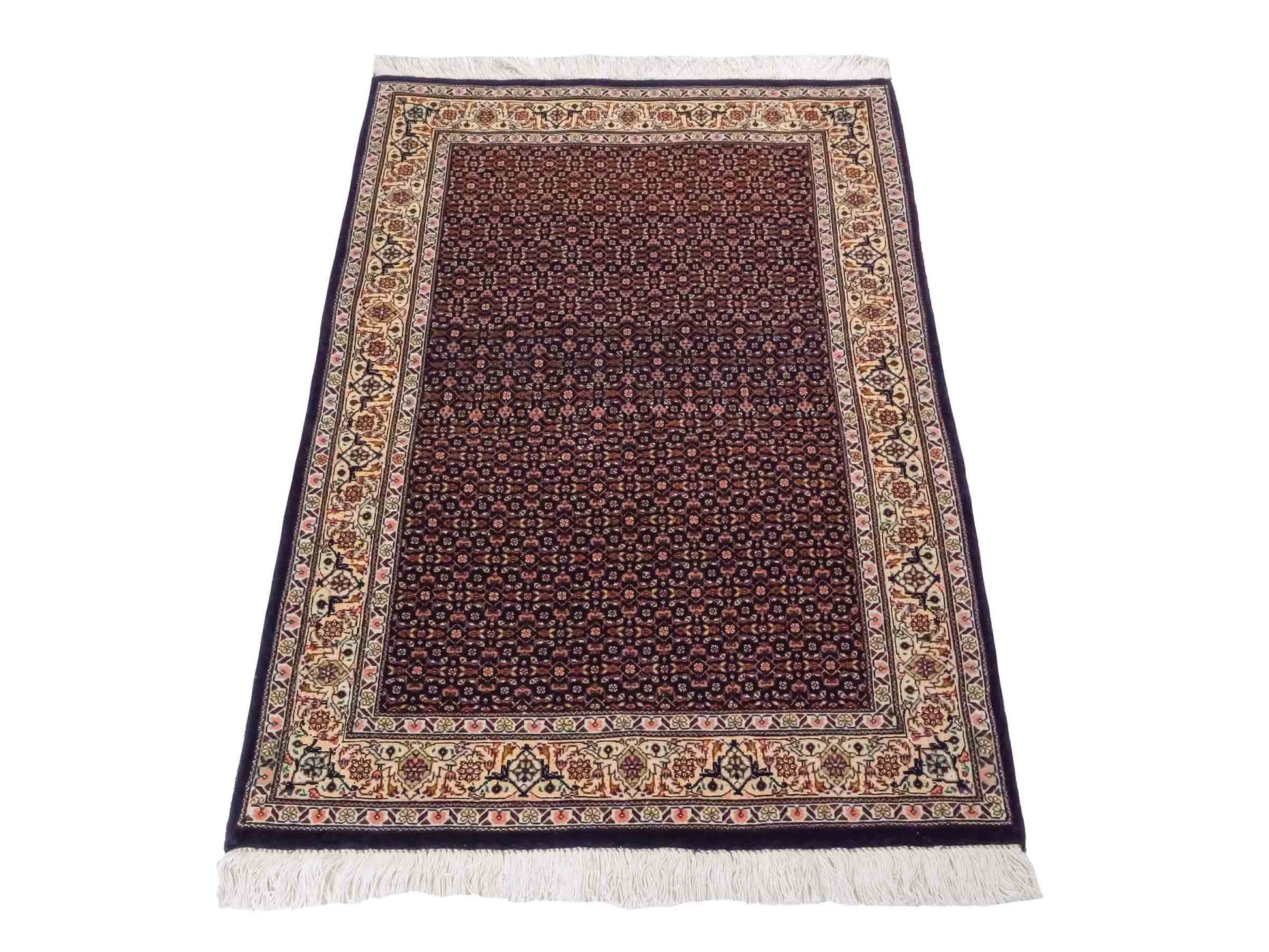 Handgeknüpfter Täbriz Mahi 50 Raj Perserteppich von Khademi aus Wolle, navy-blau. Persischer Orientteppich. Von Hand geknüpft in Iran. Größe: 118 cm x 80 cm. Teppichnummer: SB3-1099. Verkauf durch Jupiter Intl.