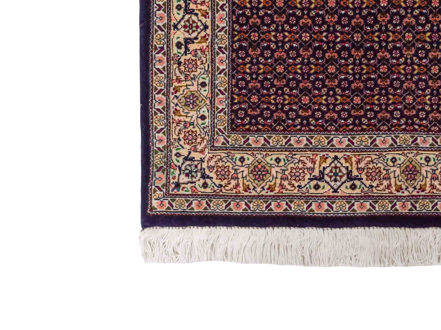 Handgeknüpfter Täbriz Mahi 50 Raj Perserteppich von Khademi aus Wolle, navy-blau. Persischer Orientteppich. Von Hand geknüpft in Iran. Größe: 118 cm x 80 cm. Teppichnummer: SB3-1099. Verkauf durch Jupiter Intl.