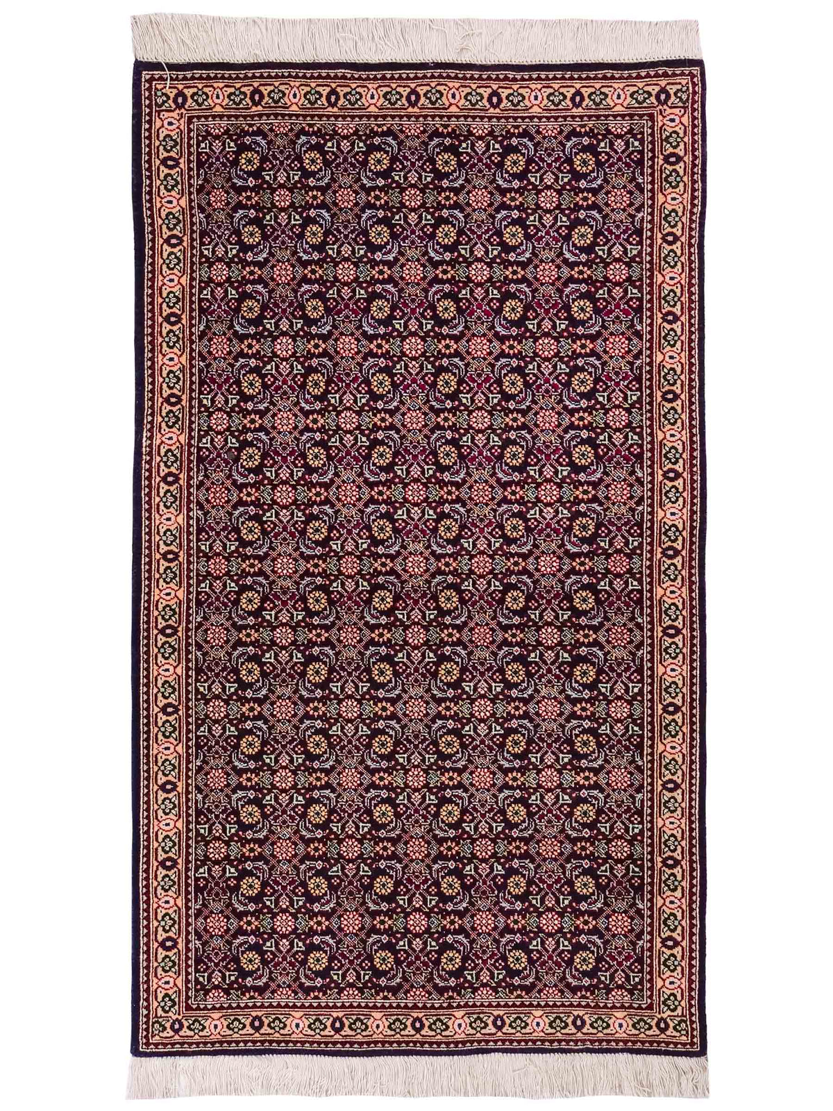 Handgeknüpfter Täbriz Mahi 40 Raj Perserteppich von Khademi aus Wolle, navy-blau. Persischer Orientteppich. Von Hand geknüpft in Iran. Größe: 128 cm x 72 cm. Teppichnummer: SB3-1098. Verkauf durch Jupiter Intl.