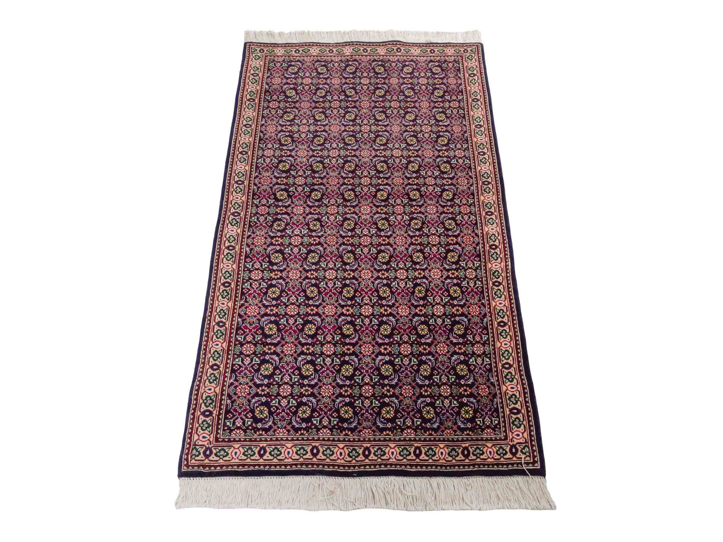 Handgeknüpfter Täbriz Mahi 40 Raj Perserteppich von Khademi aus Wolle, navy-blau. Persischer Orientteppich. Von Hand geknüpft in Iran. Größe: 128 cm x 72 cm. Teppichnummer: SB3-1098. Verkauf durch Jupiter Intl.