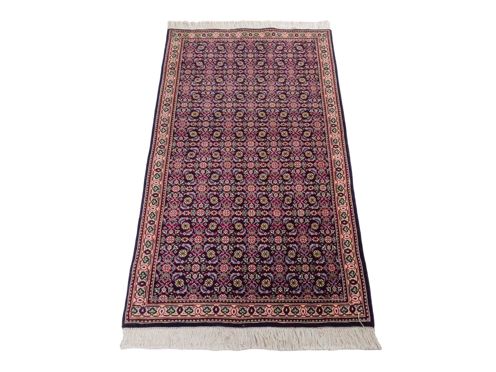 Handgeknüpfter Täbriz Mahi 40 Raj Perserteppich von Khademi aus Wolle, navy-blau. Persischer Orientteppich. Von Hand geknüpft in Iran. Größe: 128 cm x 72 cm. Teppichnummer: SB3-1098. Verkauf durch Jupiter Intl.