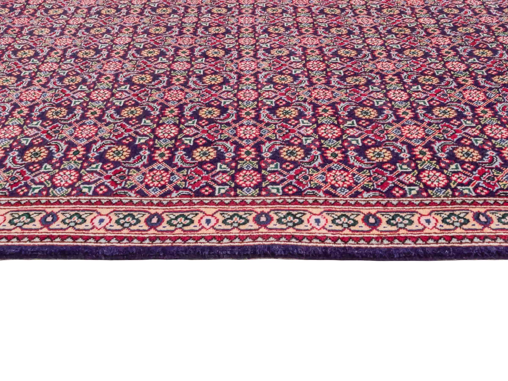 Handgeknüpfter Täbriz Mahi 40 Raj Perserteppich von Khademi aus Wolle, navy-blau. Persischer Orientteppich. Von Hand geknüpft in Iran. Größe: 128 cm x 72 cm. Teppichnummer: SB3-1098. Verkauf durch Jupiter Intl.