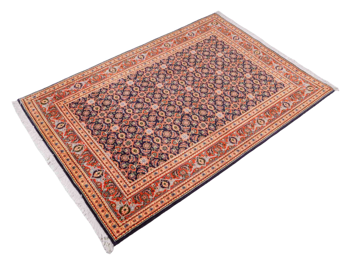 Handgeknüpfter Täbriz Mahi 40 Raj Perserteppich von Khademi aus Wolle, navy-orange. Persischer Orientteppich. Von Hand geknüpft in Iran. Größe: 149 cm x 104 cm. Teppichnummer: SB3-1057. Verkauf durch Jupiter Intl.