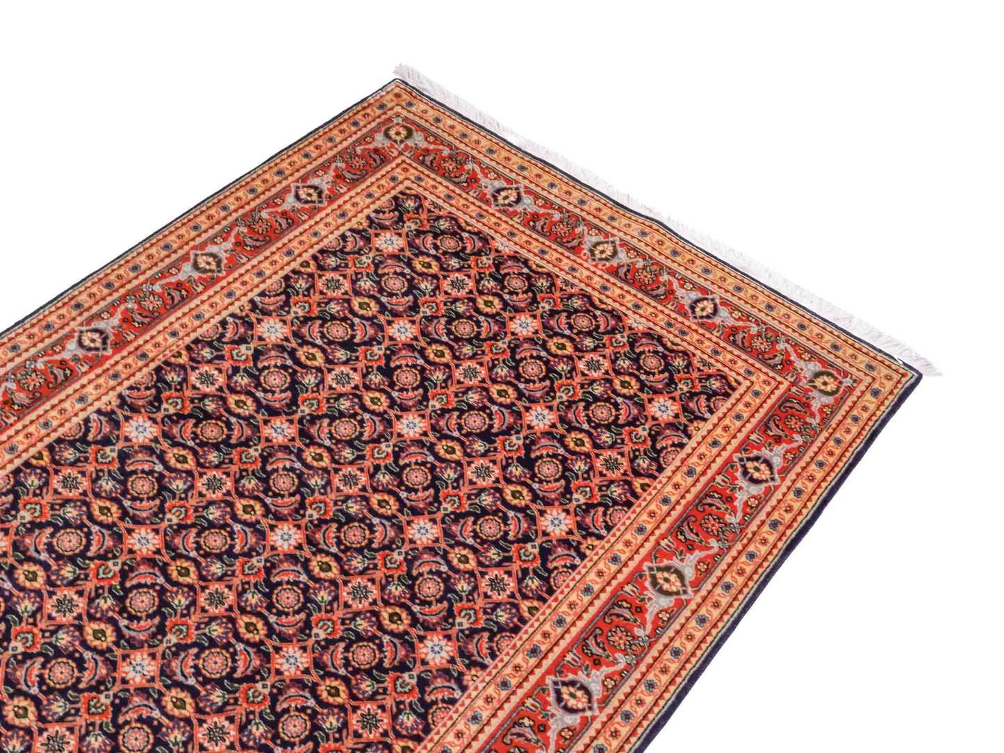 Handgeknüpfter Täbriz Mahi 40 Raj Perserteppich von Khademi aus Wolle, navy-orange. Persischer Orientteppich. Von Hand geknüpft in Iran. Größe: 149 cm x 104 cm. Teppichnummer: SB3-1057. Verkauf durch Jupiter Intl.