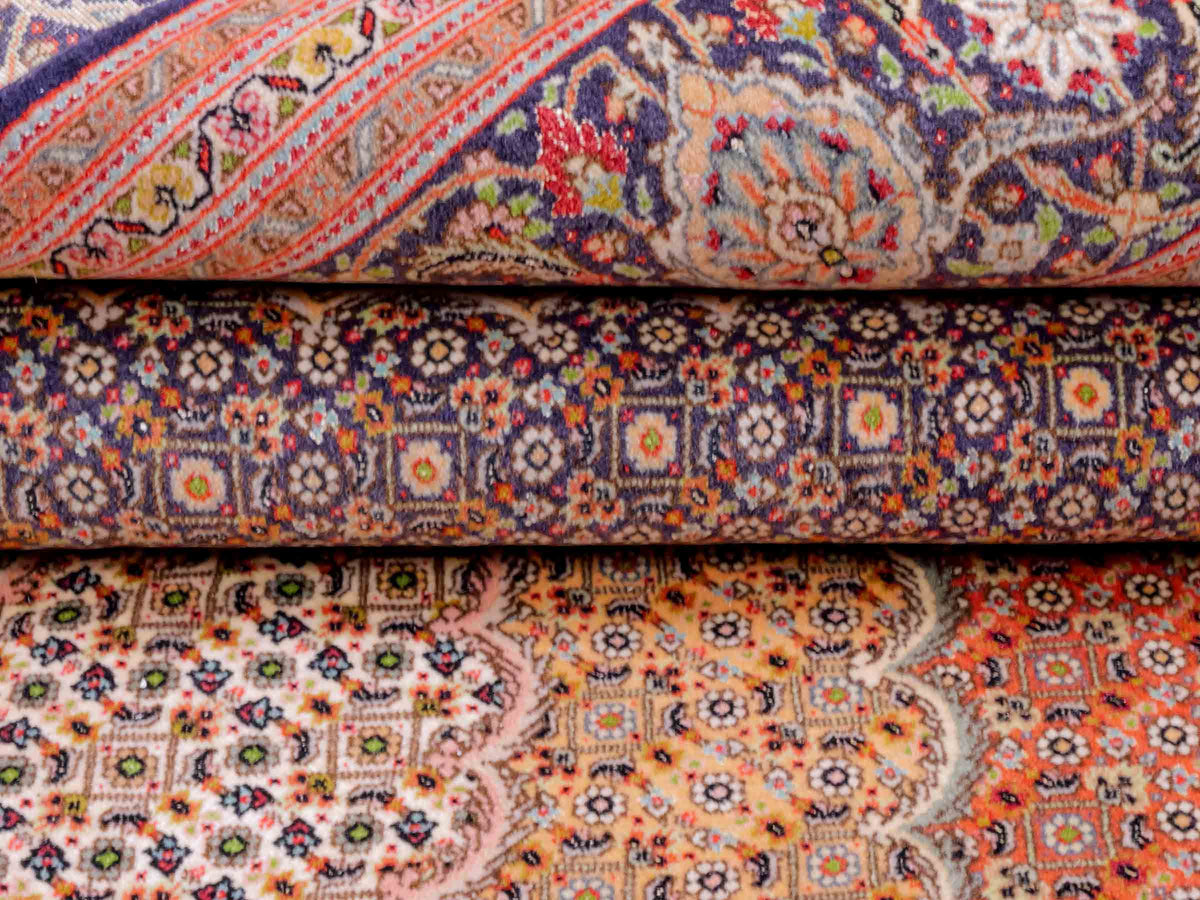 Handgeknüpfter Täbriz Mahi 40 Raj Perserteppich von Khademi aus Wolle, navy-blau-orange. Persischer Orientteppich. Von Hand geknüpft in Iran. Größe: 295 cm x 205 cm. Teppichnummer: SB3-1181. Verkauf durch Jupiter Intl.