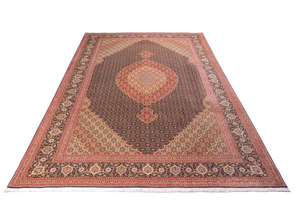 Handgeknüpfter Täbriz Mahi 40 Raj Perserteppich von Khademi aus Wolle, navy-blau-orange. Persischer Orientteppich. Von Hand geknüpft in Iran. Größe: 295 cm x 205 cm. Teppichnummer: SB3-1181. Verkauf durch Jupiter Intl.