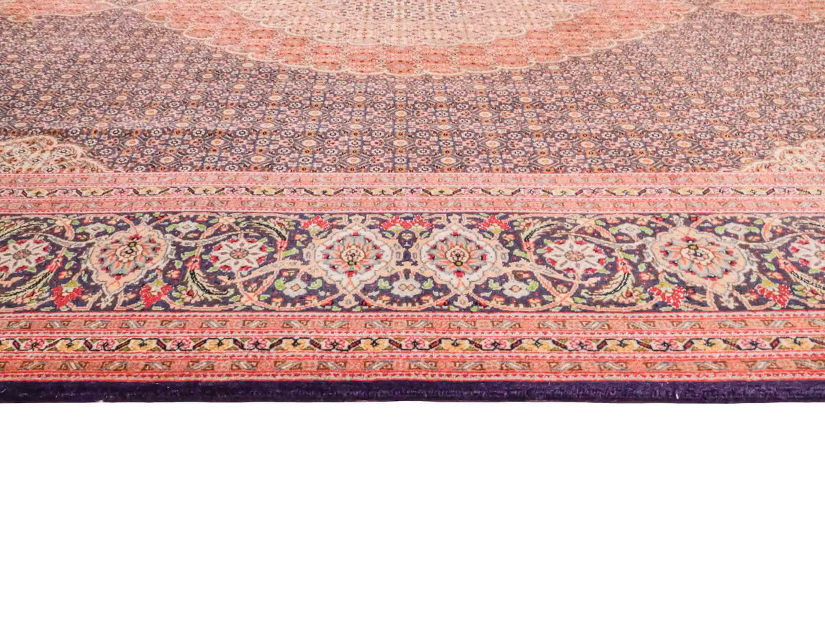 Handgeknüpfter Täbriz Mahi 40 Raj Perserteppich von Khademi aus Wolle, navy-blau-orange. Persischer Orientteppich. Von Hand geknüpft in Iran. Größe: 295 cm x 205 cm. Teppichnummer: SB3-1181. Verkauf durch Jupiter Intl.