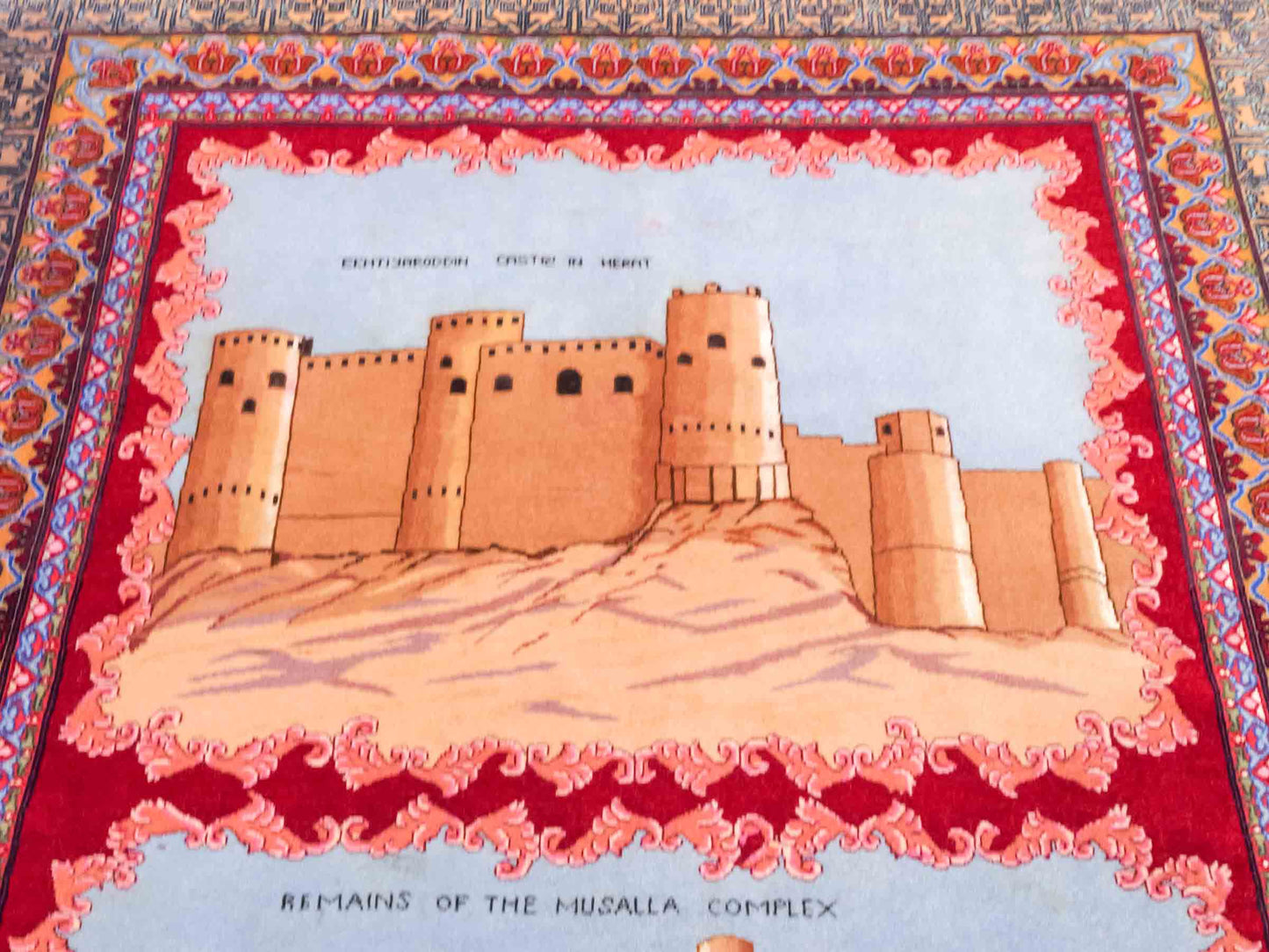 Handgeknüpfter Vintage Afghan Herat Nomadenteppich von Khademi aus Wolle mit Seide, mehrfarbig. Afghanischer Orientteppich. Von Hand geknüpft in Afghanistan. Größe: 180 cm x 120 cm. Teppichnummer: SB3-1138. Verkauf durch Jupiter Intl.