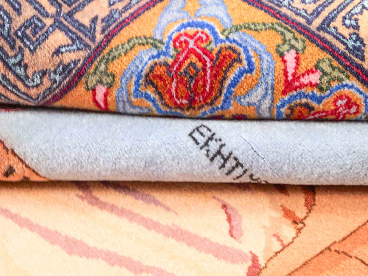 Handgeknüpfter Vintage Afghan Herat Nomadenteppich von Khademi aus Wolle mit Seide, mehrfarbig. Afghanischer Orientteppich. Von Hand geknüpft in Afghanistan. Größe: 180 cm x 120 cm. Teppichnummer: SB3-1138. Verkauf durch Jupiter Intl.