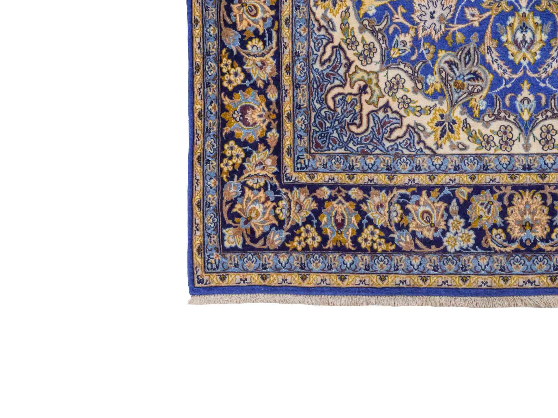 Handgeknüpfter Vintage Isfahan Perserteppich von Khademi aus Wolle mit Seide, blau. Feiner, persischer Teppich mit Medaillon. Orientteppich, geknüpft in Iran. Größe: 163 x 107 cm. Teppichnummer: SB3-1055 | Jupiter Intl.