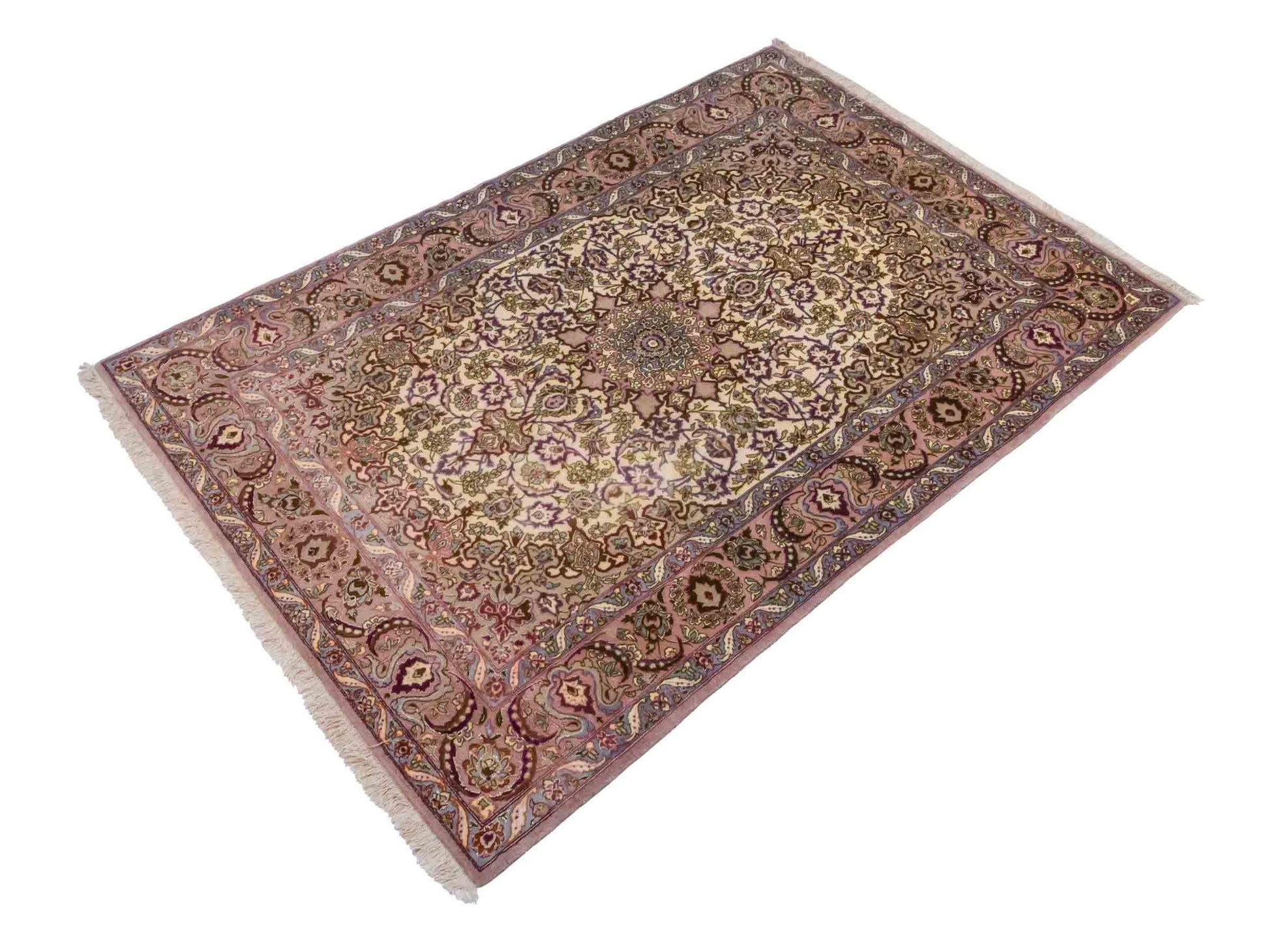 Handgeknüpfter Vintage Isfahan Perserteppich von Khademi aus Wolle mit Seide, beige-lila. Feiner, persischer Teppich mit Medaillon. Orientteppich, von Hand geknüpft in Iran. Größe: 165 x 113 cm. Teppichnummer: DB3-1042. Verkauf Jupiter Intl.