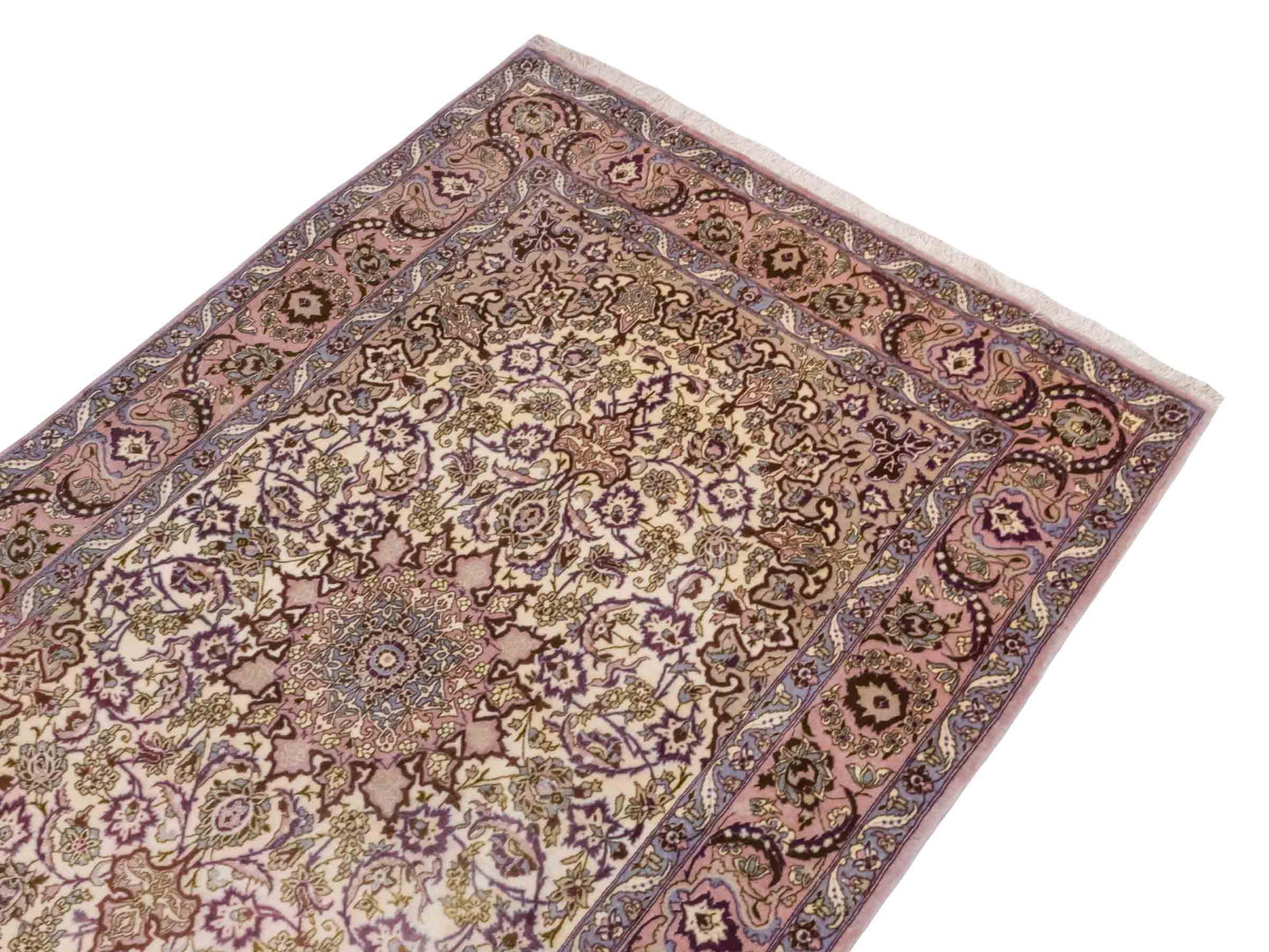Handgeknüpfter Vintage Isfahan Perserteppich von Khademi aus Wolle mit Seide, beige-lila. Feiner, persischer Teppich mit Medaillon. Orientteppich, von Hand geknüpft in Iran. Größe: 165 x 113 cm. Teppichnummer: DB3-1042. Verkauf Jupiter Intl.