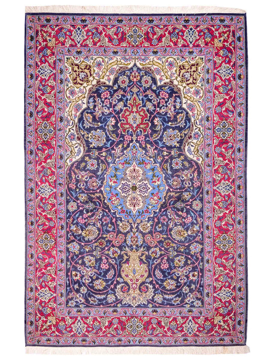 Handgeknüpfter Vintage Isfahan Perserteppich von Khademi aus Wolle mit Seide, blau-rot. Feiner, persischer Teppich mit Medaillon. Orientteppich, geknüpft in Iran. Größe: 169 x 113 cm. Teppichnummer: SB3-1066 | Jupiter Intl.