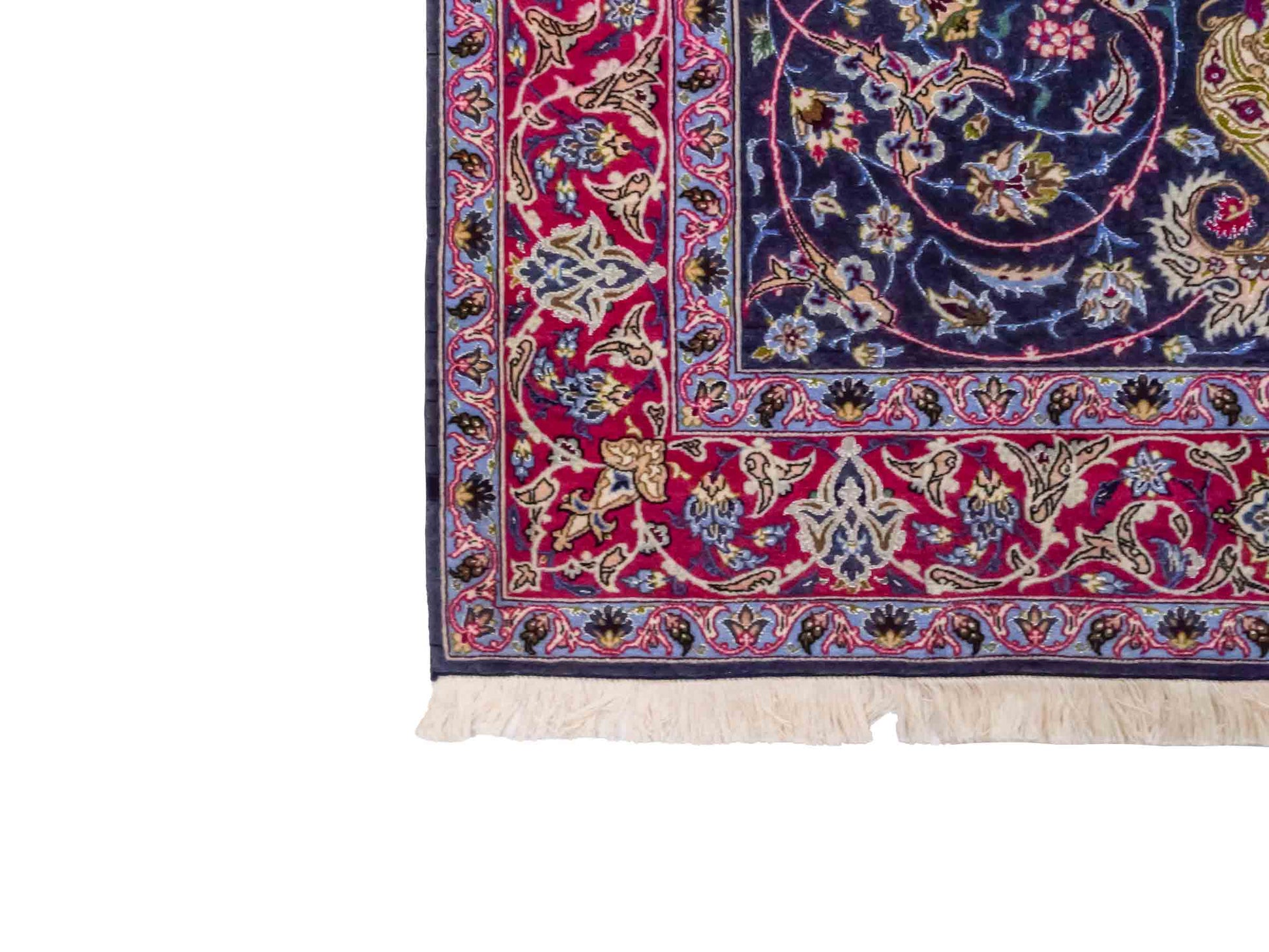 Handgeknüpfter Vintage Isfahan Perserteppich von Khademi aus Wolle mit Seide, blau-rot. Feiner, persischer Teppich mit Medaillon. Orientteppich, geknüpft in Iran. Größe: 169 x 113 cm. Teppichnummer: SB3-1066 | Jupiter Intl.
