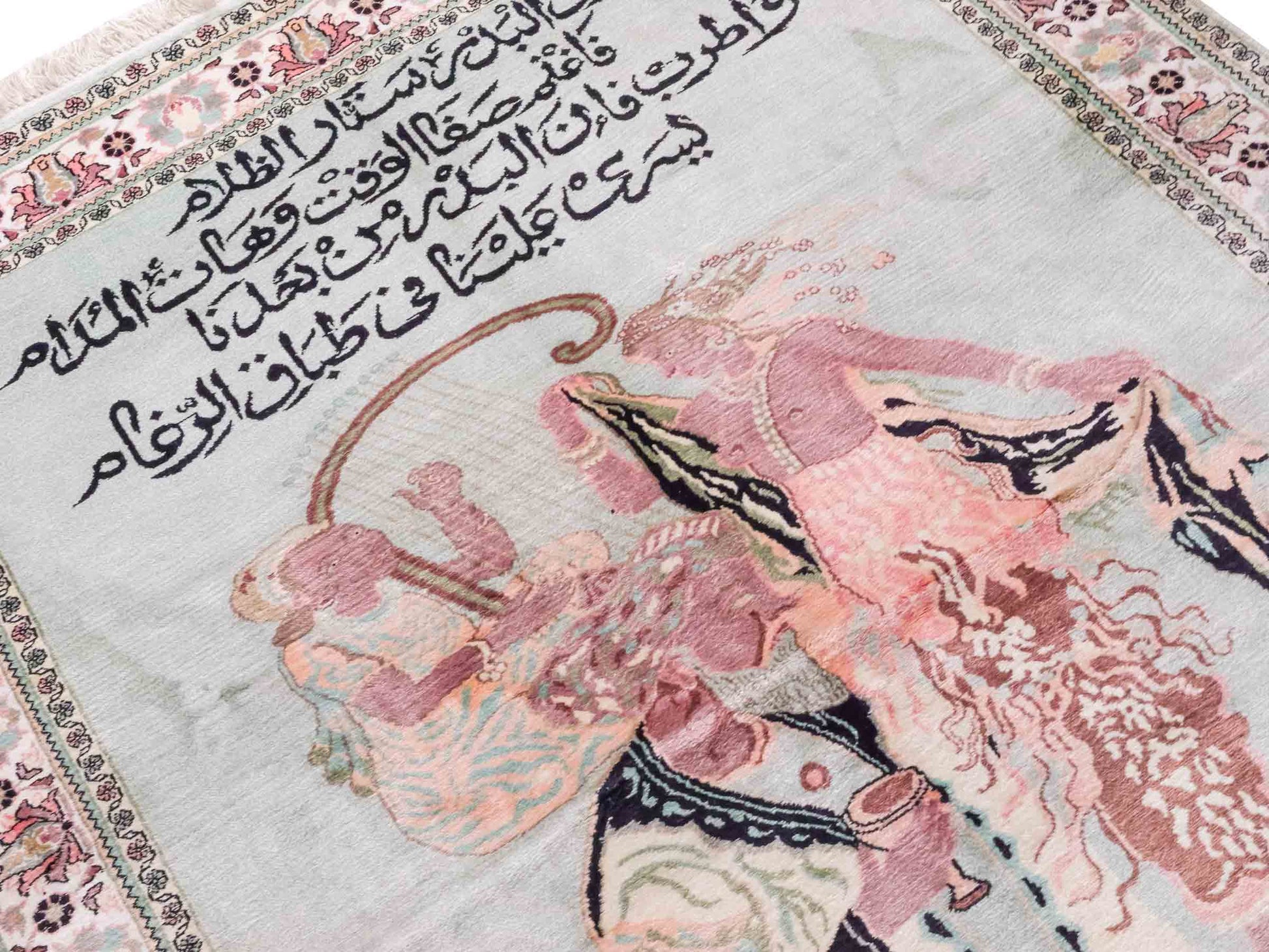 Handgeknüpfter Vintage Kaschmir Seidenteppich von Khademi aus Seide, mintgrün. Indischer Orientteppich mit figuralem Bildmotiv. Von Hand geknüpft in Iran / Persien. Größe: 191 cm x 122 cm. Teppichnummer: SB3-1125 | Jupiter Intl.