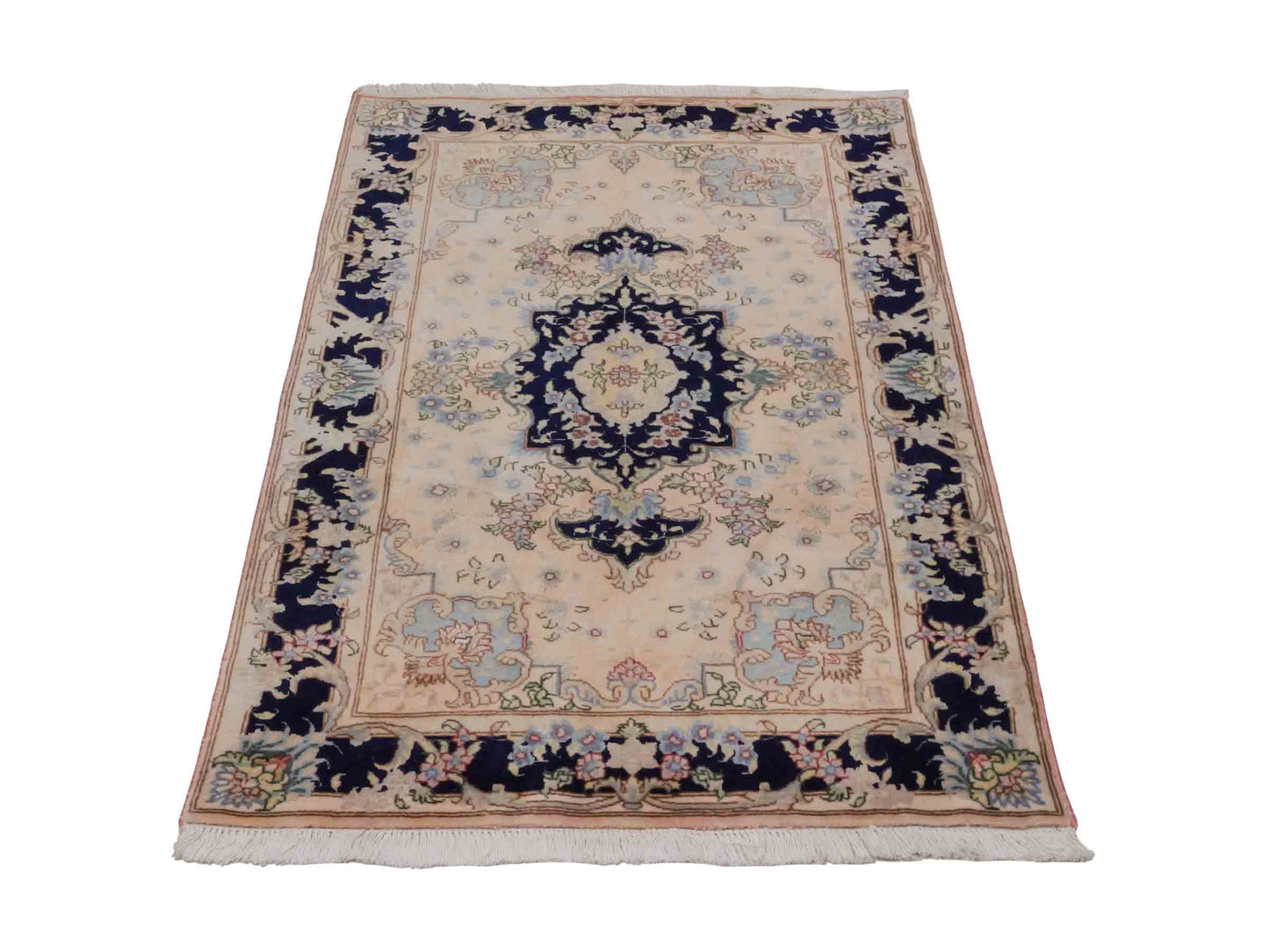 Handgeknüpfter Vintage Täbriz 40 Raj Perserteppich von Khademi aus Wolle mit Seide, lachs-navy. Persischer Orientteppich. Von Hand geknüpft in Iran. Größe: 120 cm x 76 cm. Teppichnummer: SB3-1027. Verkauf durch Jupiter Intl.