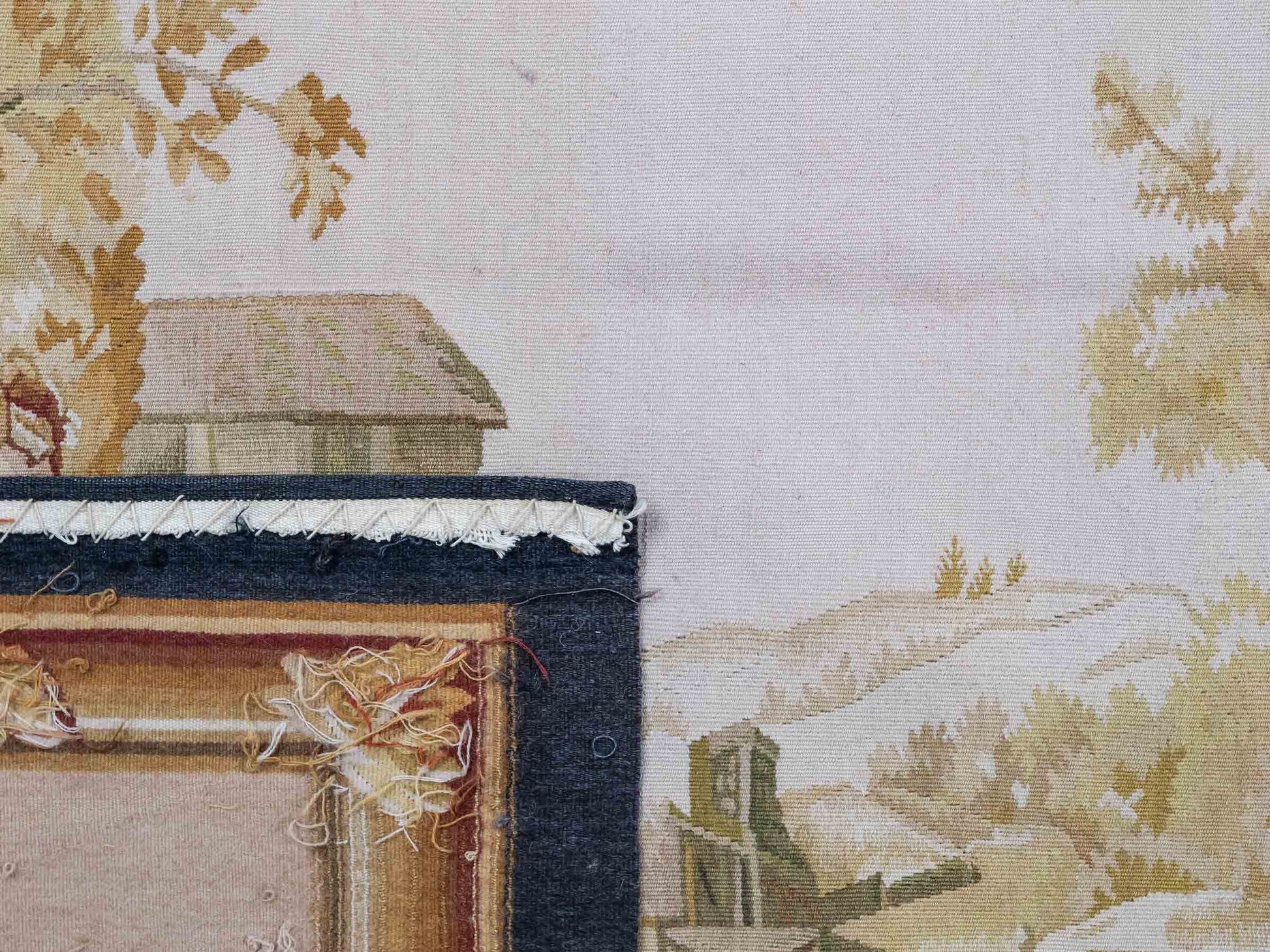 Handgefertigter, chinesischer Gobelin Wandteppich aus Wolle, multicolor. 239x190 cm. Verkauf durch Jupiter Intl.