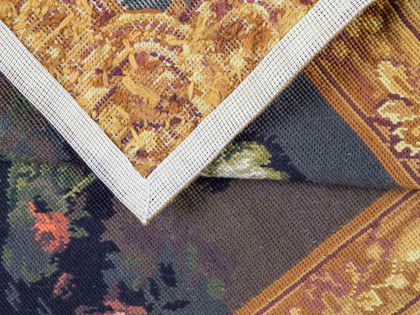 Handgefertigter, chinesischer Gobelin Wandteppich von Khademi aus Wolle, multicolor. 74x64 cm. Verkauf durch Jupiter Intl.