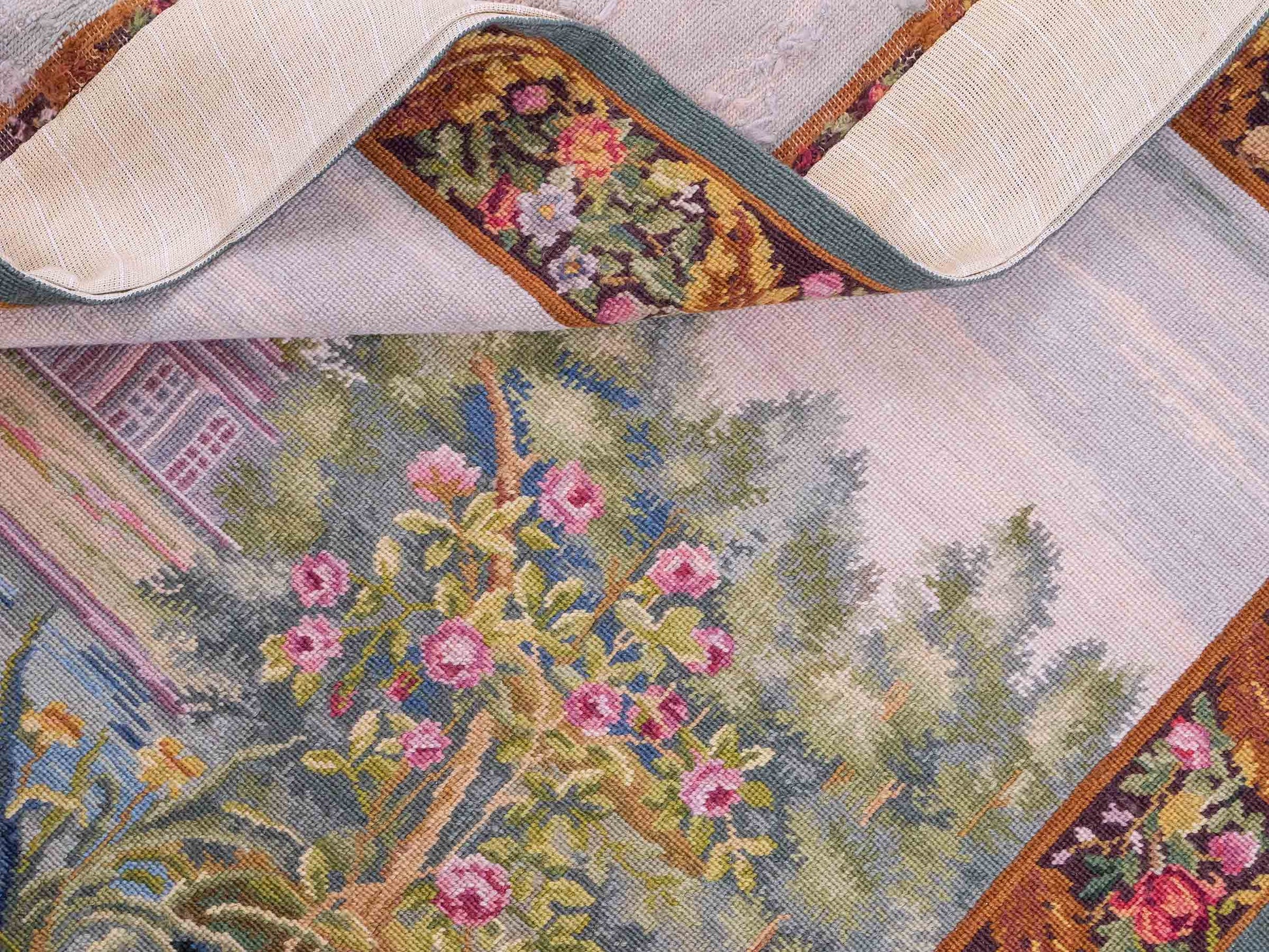Handgefertigter, chinesischer Gobelin Wandteppich von Khademi aus Wolle, multicolor. 145x113 cm. Verkauf durch Jupiter Intl.