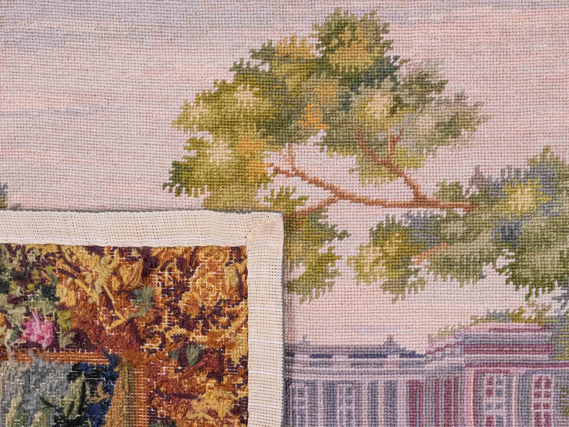 Handgefertigter, chinesischer Gobelin Wandteppich von Khademi aus Wolle, multicolor. 145x113 cm. Verkauf durch Jupiter Intl.