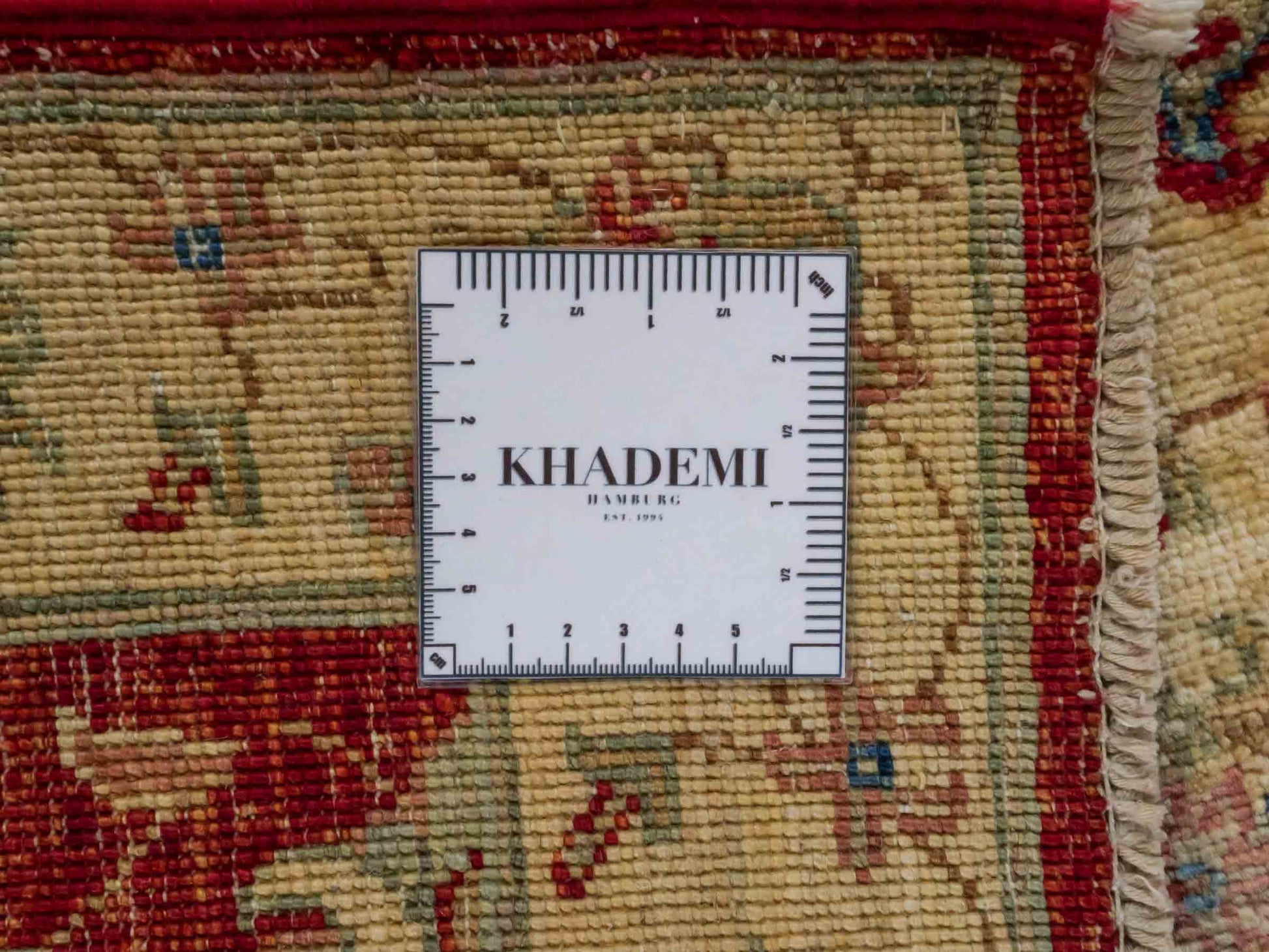 Handgeknüpfter Ziegler Farahan Läufer-Orientteppich von Khademi aus Wolle, rot, gold, beige. Klassisches Allover-Design. Traditionell von Hand geknüpft in Afghanistan. Größe: 153 cm x 55 cm. Teppichnummer: RB3-1047. Verkauf durch Jupiter Intl.