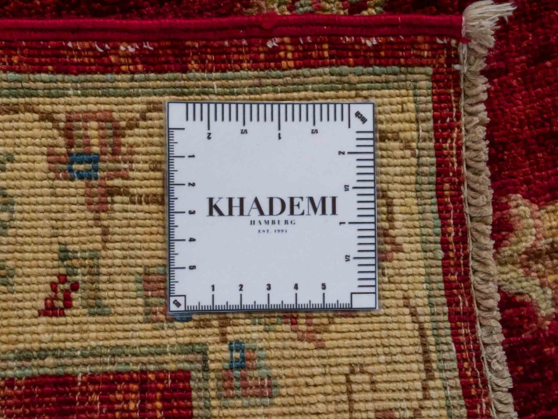 Handgeknüpfter Ziegler Farahan Läufer-Orientteppich von Khademi aus Wolle, rot, gold, beige. Klassisches Allover-Design. Traditionell von Hand geknüpft in Afghanistan. Größe: 153 cm x 60 cm. Teppichnummer: RB3-1048. Verkauf durch Jupiter Intl.