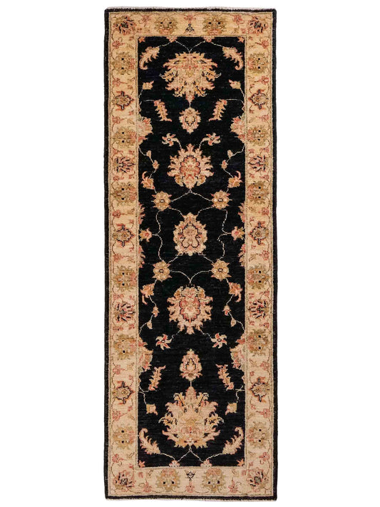 Handgeknüpfter Ziegler Farahan Läufer-Orientteppich von Khademi aus Wolle, schwarz, gold, beige. Klassisches Allover-Design. Von Hand geknüpft in Afghanistan. Größe: 181 cm x 63 cm. Teppichnummer: RB3-1042. Verkauf durch Jupiter Intl.