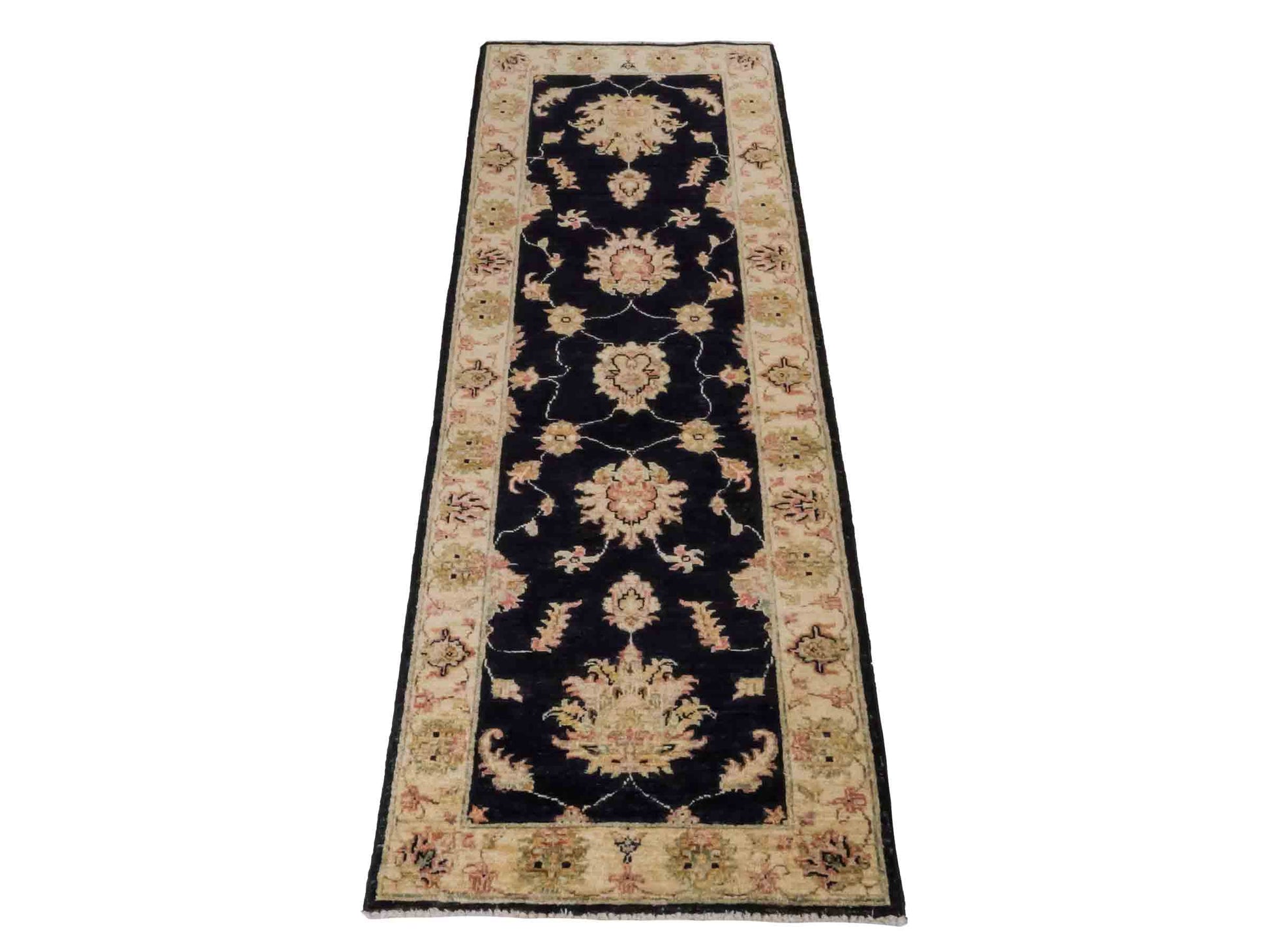 Handgeknüpfter Ziegler Farahan Läufer-Orientteppich von Khademi aus Wolle, schwarz, gold, beige. Klassisches Allover-Design. Von Hand geknüpft in Afghanistan. Größe: 181 cm x 63 cm. Teppichnummer: RB3-1042. Verkauf durch Jupiter Intl.