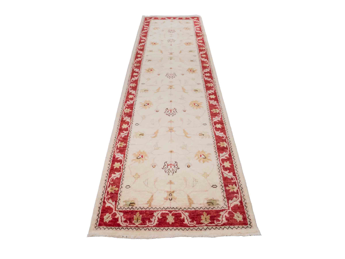Handgeknüpfter Ziegler Farahan Läufer-Orientteppich von Khademi aus Wolle, beige, gold, rot. Klassisches Allover-Design. Traditionell von Hand geknüpft in Afghanistan. Größe: 285 cm x 77 cm. Teppichnummer: SB3-1168 | Jupiter Intl.