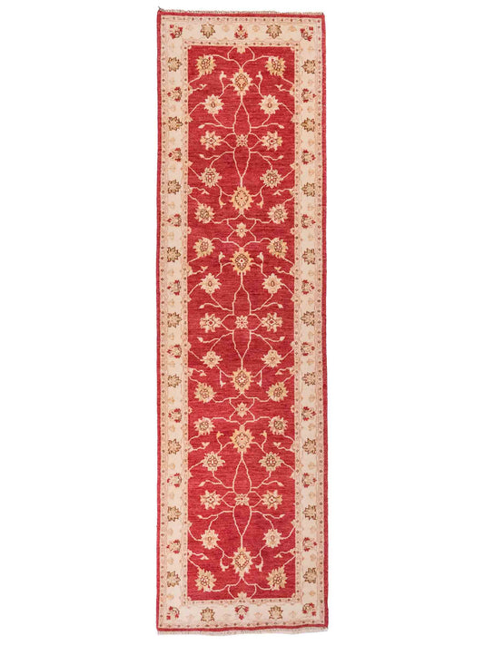 Handgeknüpfter Ziegler Farahan Läufer-Orientteppich von Khademi aus Wolle, rot, beige, gold. Klassisches Allover-Design. Traditionell von Hand geknüpft in Afghanistan. Größe: 291 cm x 77 cm. Teppichnummer: SB3-1170 | Jupiter Intl.