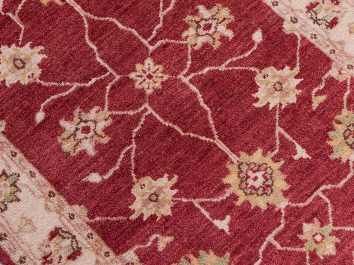 Handgeknüpfter Ziegler Farahan Läufer-Orientteppich von Khademi aus Wolle, rot, beige, gold. Klassisches Allover-Design. Traditionell von Hand geknüpft in Afghanistan. Größe: 291 cm x 77 cm. Teppichnummer: SB3-1170 | Jupiter Intl.