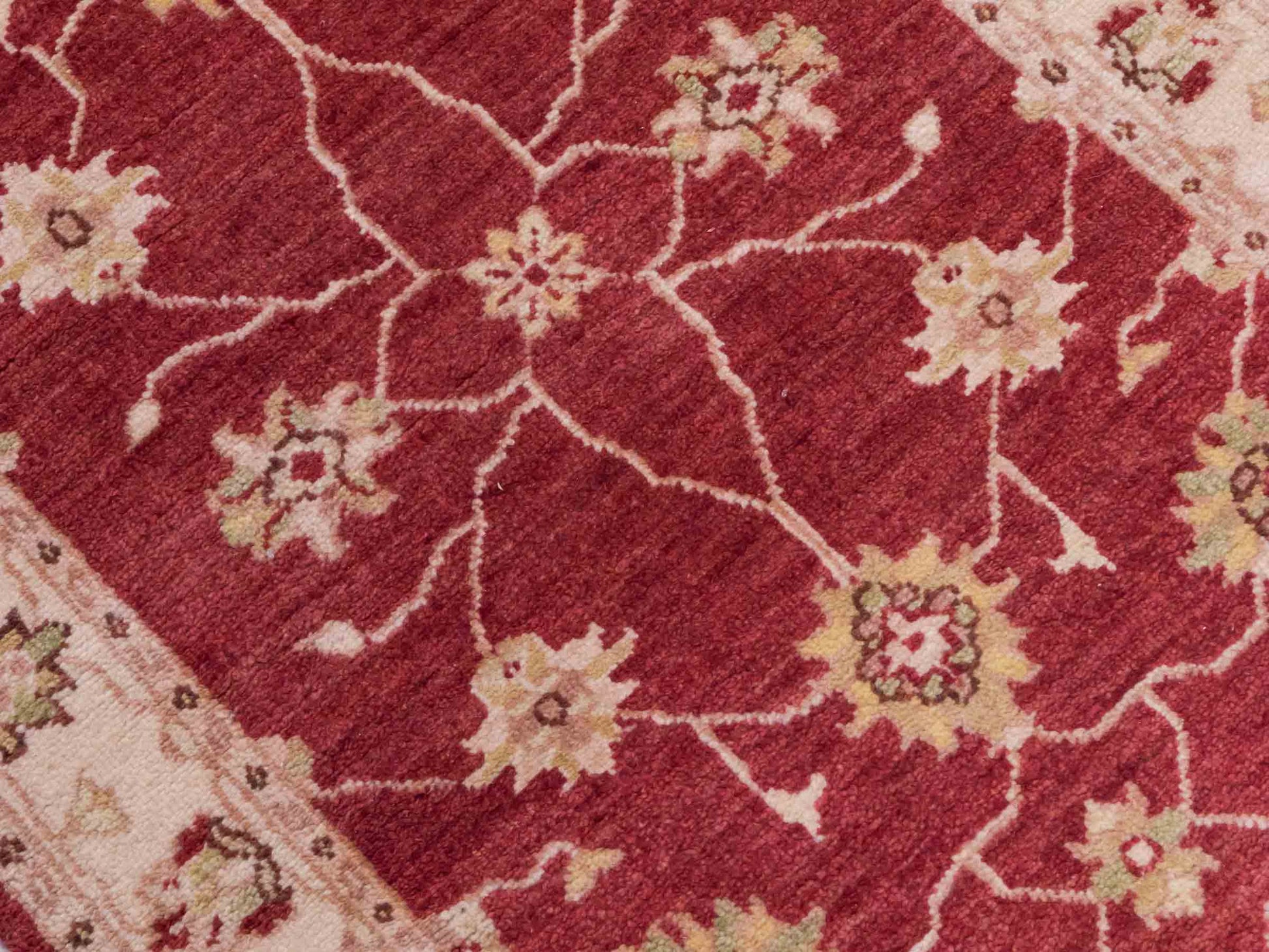 Handgeknüpfter Ziegler Farahan Läufer-Orientteppich von Khademi aus Wolle, rot, beige, gold. Klassisches Allover-Design. Traditionell von Hand geknüpft in Afghanistan. Größe: 291 cm x 77 cm. Teppichnummer: SB3-1170 | Jupiter Intl.