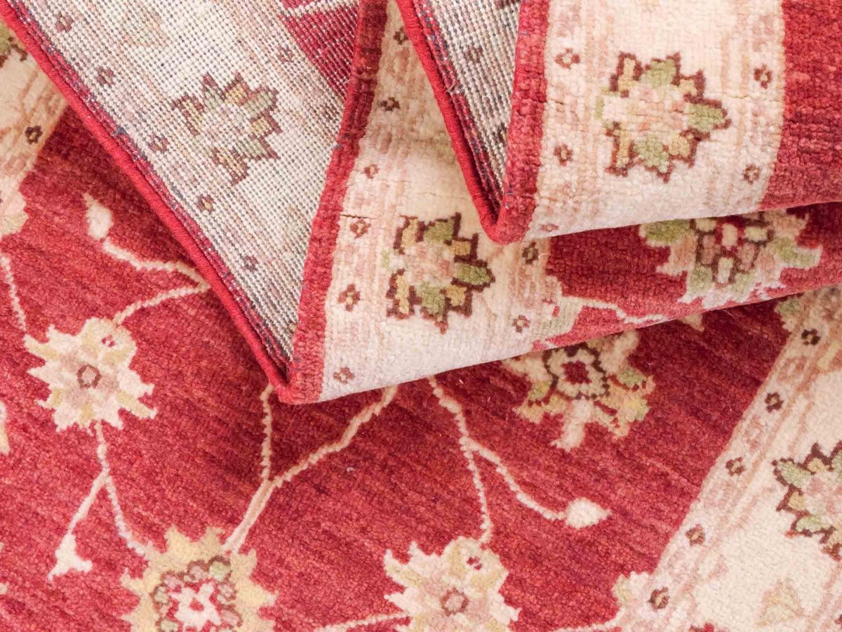 Handgeknüpfter Ziegler Farahan Läufer-Orientteppich von Khademi aus Wolle, rot, beige, gold. Klassisches Allover-Design. Traditionell von Hand geknüpft in Afghanistan. Größe: 291 cm x 77 cm. Teppichnummer: SB3-1170 | Jupiter Intl.