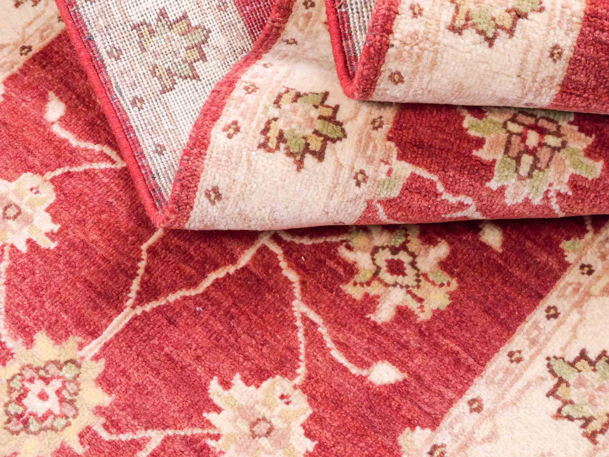 Handgeknüpfter Ziegler Farahan Läufer-Orientteppich von Khademi aus Wolle, rot, beige, gold. Klassisches Allover-Design. Traditionell von Hand geknüpft in Afghanistan. Größe: 291 cm x 77 cm. Teppichnummer: SB3-1170 | Jupiter Intl.