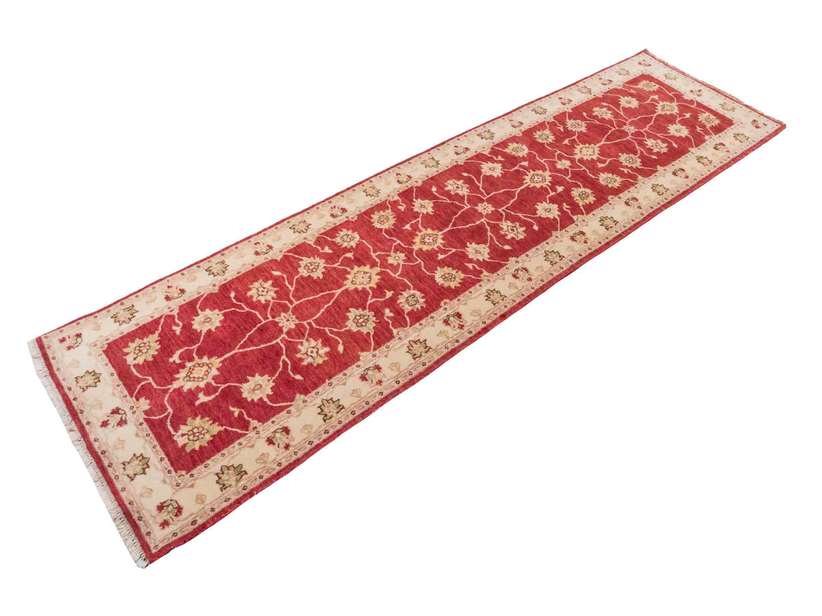 Handgeknüpfter Ziegler Farahan Läufer-Orientteppich von Khademi aus Wolle, rot, beige, gold. Klassisches Allover-Design. Traditionell von Hand geknüpft in Afghanistan. Größe: 291 cm x 77 cm. Teppichnummer: SB3-1170 | Jupiter Intl.