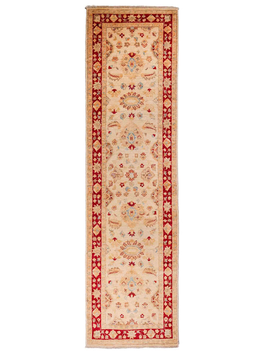 Handgeknüpfter Ziegler Farahan Läufer-Orientteppich von Khademi aus Wolle, beige, gold, rot. Klassisches Allover-Design. Traditionell von Hand geknüpft in Afghanistan. Größe: 302 cm x 81 cm. Teppichnummer: SB3-1167 | Jupiter Intl.