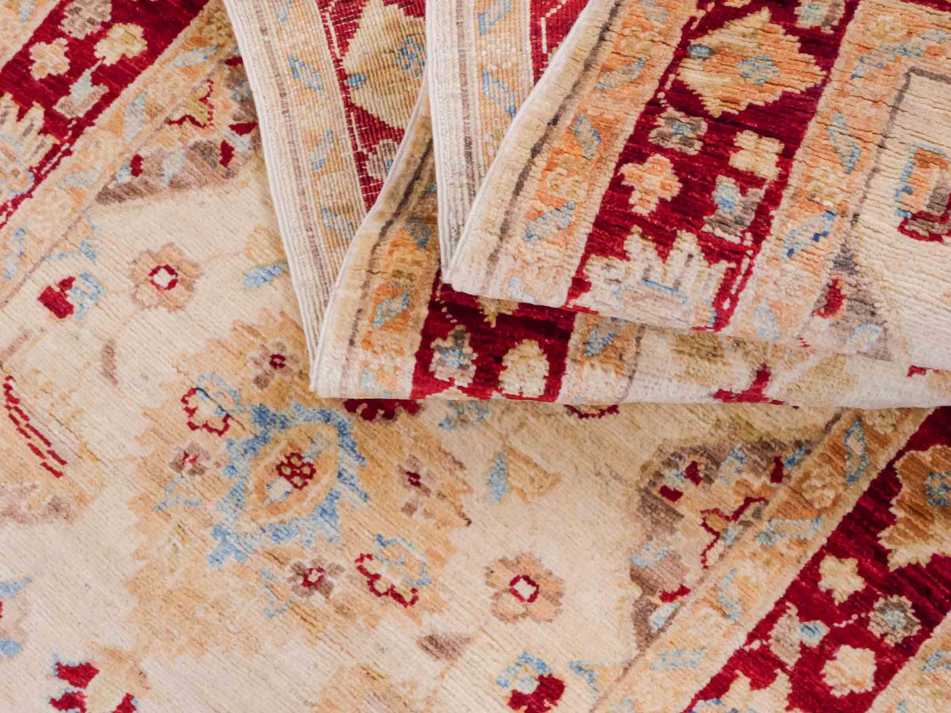 Handgeknüpfter Ziegler Farahan Läufer-Orientteppich von Khademi aus Wolle, beige, gold, rot. Klassisches Allover-Design. Traditionell von Hand geknüpft in Afghanistan. Größe: 302 cm x 81 cm. Teppichnummer: SB3-1167 | Jupiter Intl.