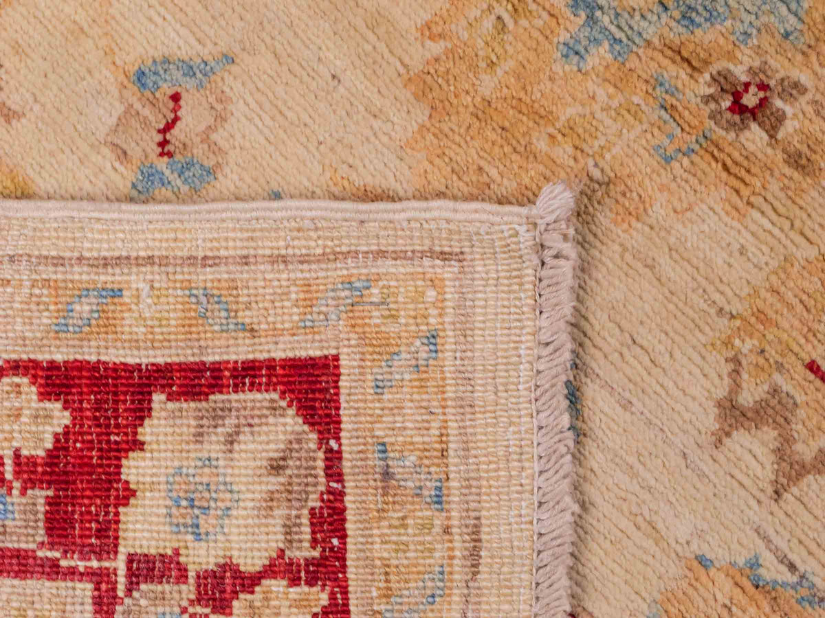 Handgeknüpfter Ziegler Farahan Läufer-Orientteppich von Khademi aus Wolle, beige, gold, rot. Klassisches Allover-Design. Traditionell von Hand geknüpft in Afghanistan. Größe: 302 cm x 81 cm. Teppichnummer: SB3-1167 | Jupiter Intl.