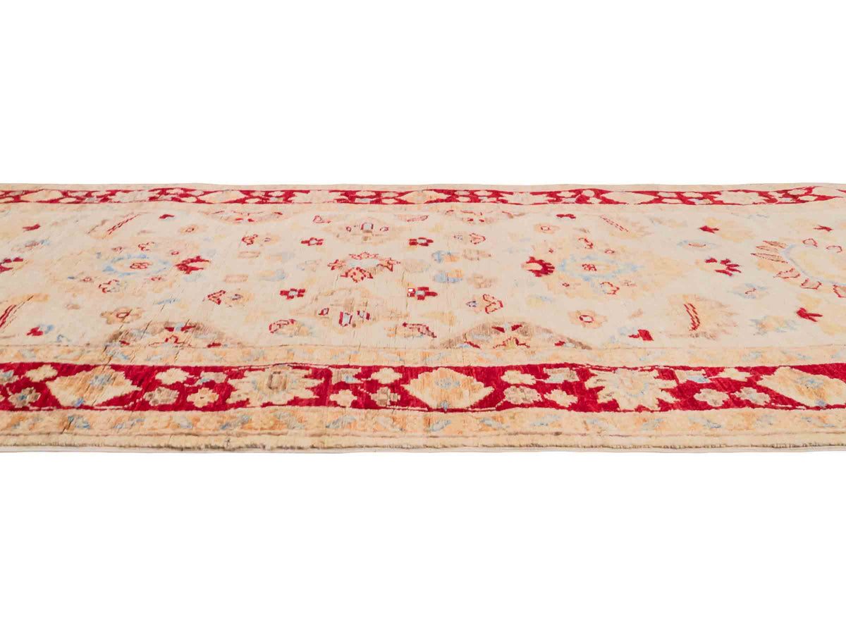 Handgeknüpfter Ziegler Farahan Läufer-Orientteppich von Khademi aus Wolle, beige, gold, rot. Klassisches Allover-Design. Traditionell von Hand geknüpft in Afghanistan. Größe: 302 cm x 81 cm. Teppichnummer: SB3-1167 | Jupiter Intl.
