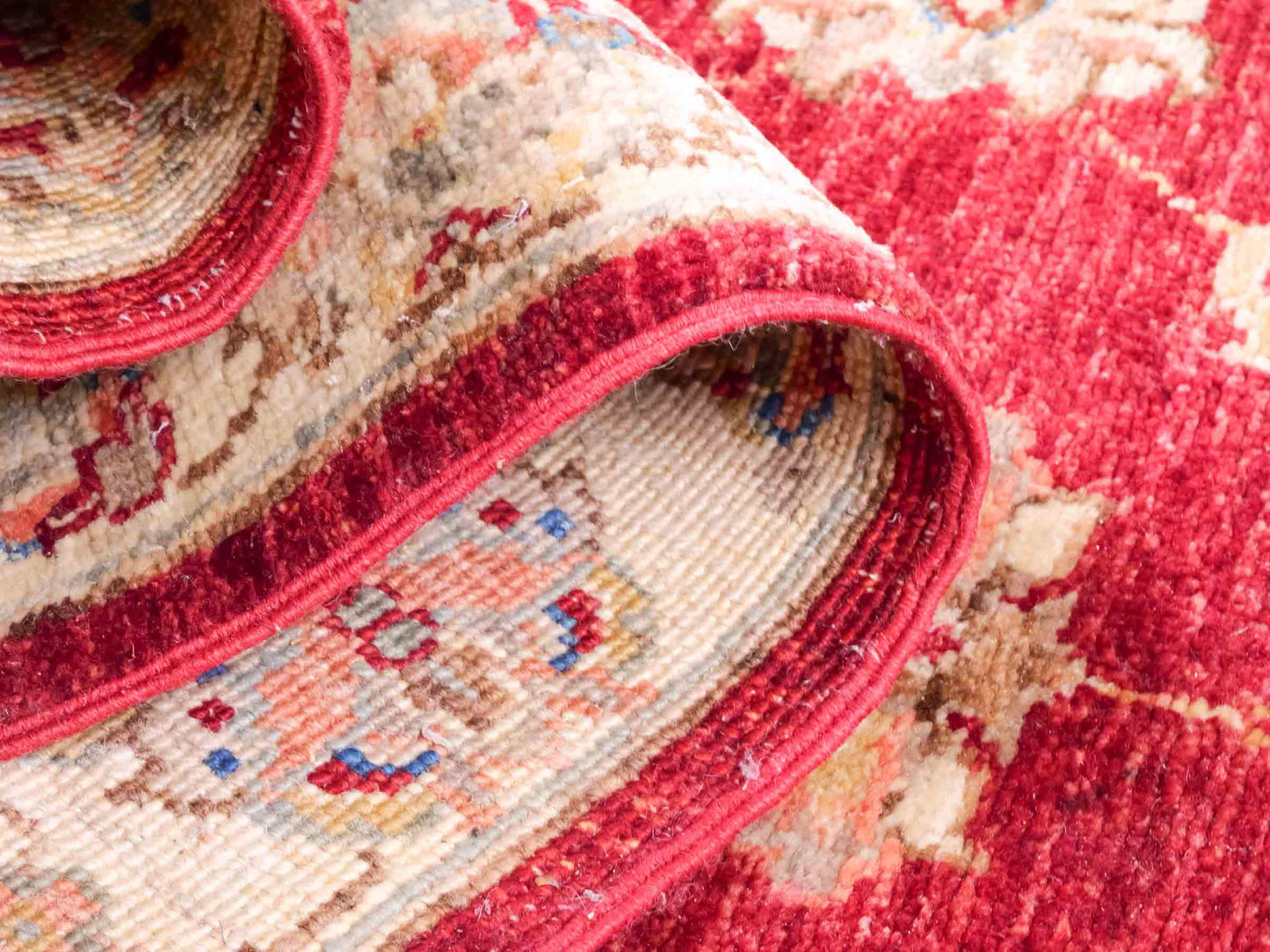 Handgeknüpfter Ziegler Farahan Läufer-Orientteppich von Khademi aus Wolle, rot, beige, gold. Klassisches Allover-Design. Traditionell von Hand geknüpft in Afghanistan. Größe: 313 cm x 84 cm. Teppichnummer: SB3-1169 | Jupiter Intl.