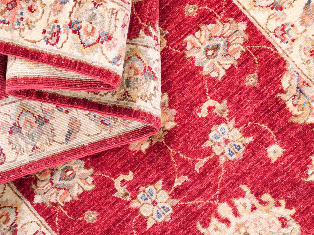 Handgeknüpfter Ziegler Farahan Läufer-Orientteppich von Khademi aus Wolle, rot, beige, gold. Klassisches Allover-Design. Traditionell von Hand geknüpft in Afghanistan. Größe: 313 cm x 84 cm. Teppichnummer: SB3-1169 | Jupiter Intl.