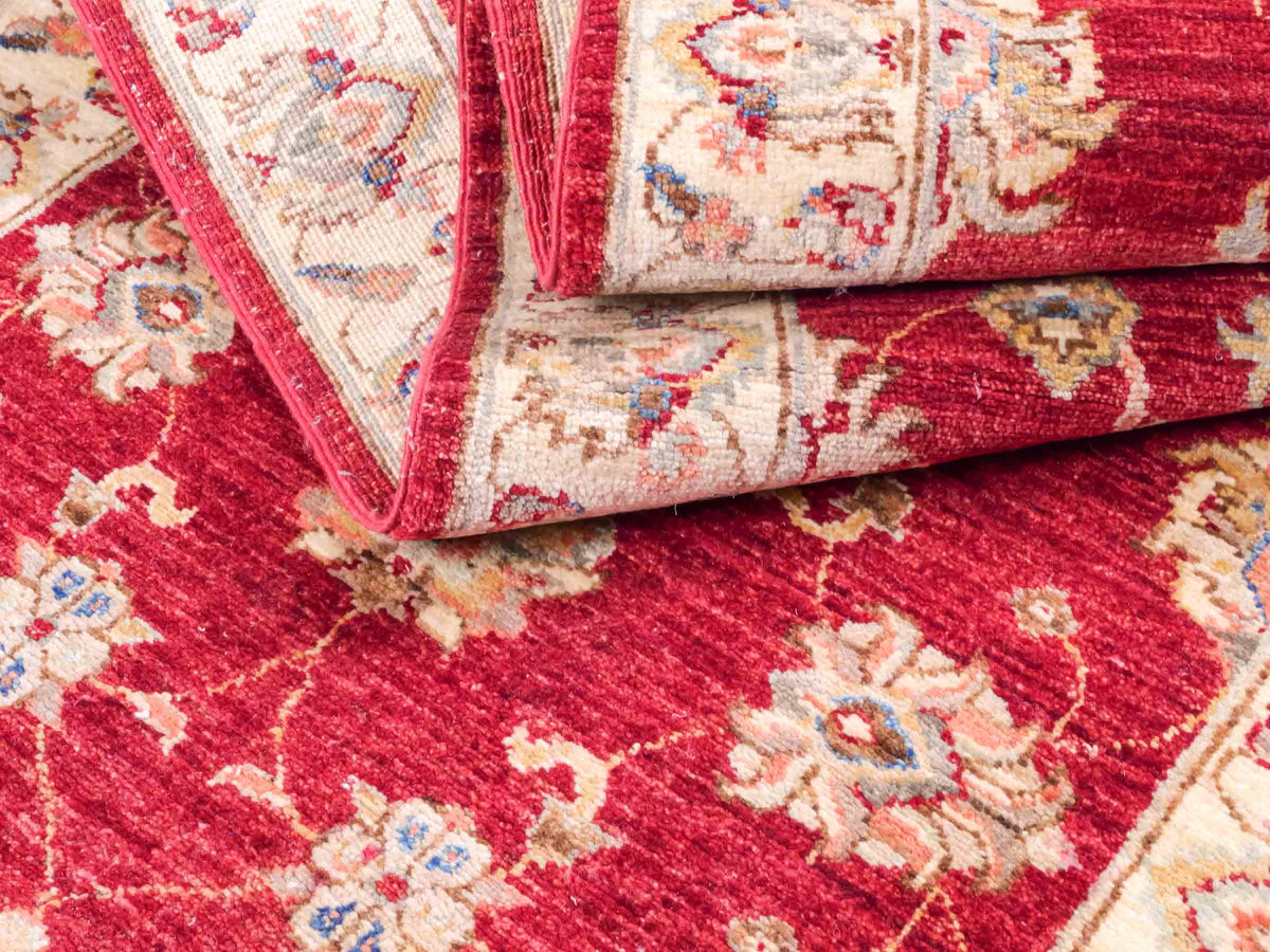 Handgeknüpfter Ziegler Farahan Läufer-Orientteppich von Khademi aus Wolle, rot, beige, gold. Klassisches Allover-Design. Traditionell von Hand geknüpft in Afghanistan. Größe: 313 cm x 84 cm. Teppichnummer: SB3-1169 | Jupiter Intl.