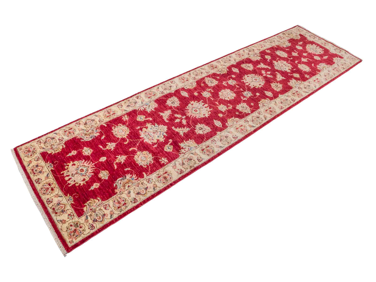 Handgeknüpfter Ziegler Farahan Läufer-Orientteppich von Khademi aus Wolle, rot, beige, gold. Klassisches Allover-Design. Traditionell von Hand geknüpft in Afghanistan. Größe: 313 cm x 84 cm. Teppichnummer: SB3-1169 | Jupiter Intl.