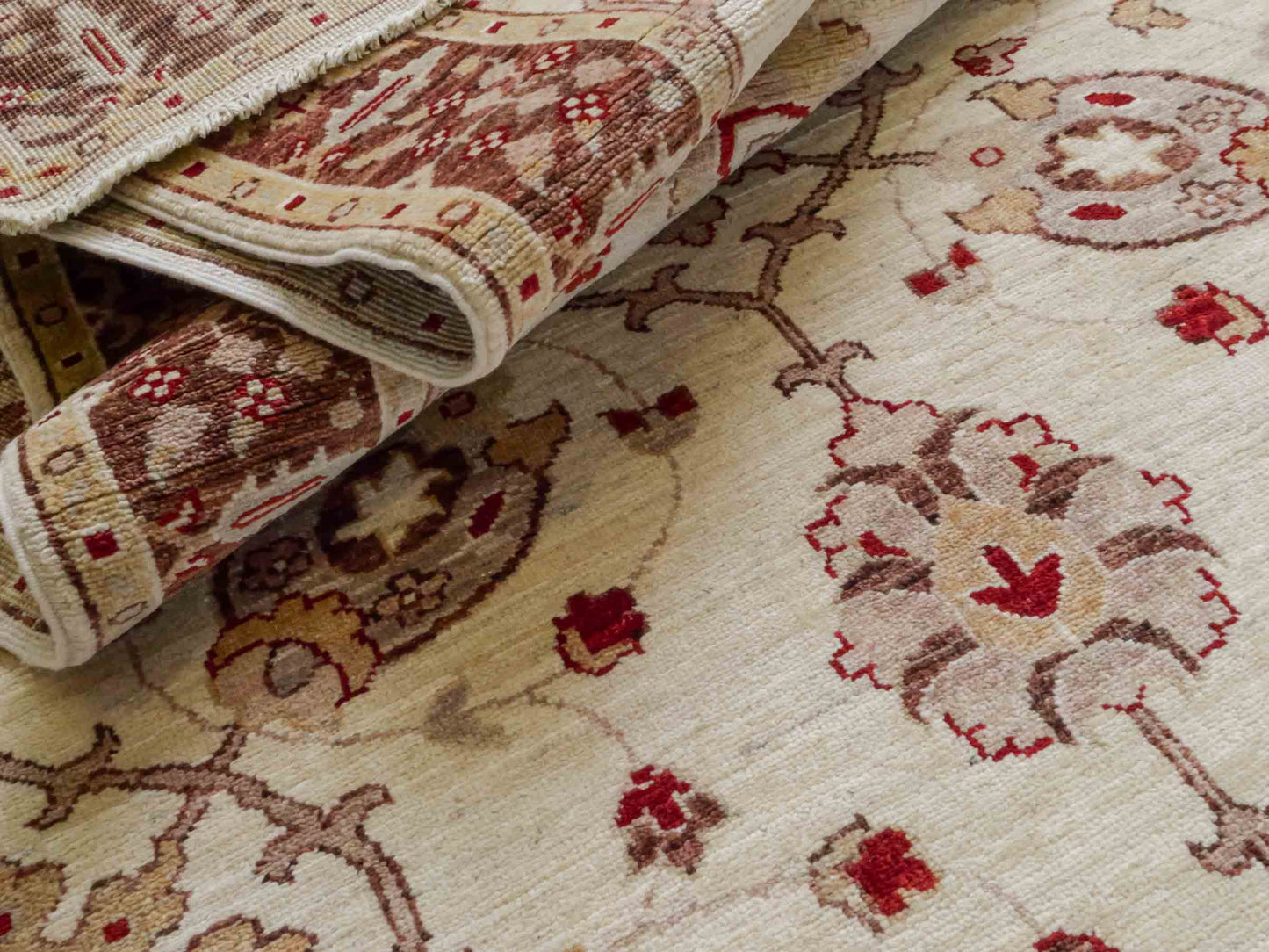 Handgeknüpfter Ziegler Farahan Läufer-Orientteppich von Khademi aus Wolle, rot, beige. Klassisches Allover-Design. Traditionell von Hand geknüpft in Afghanistan. Größe: 440 cm x 126 cm. Teppichnummer: RB3-1028. Verkauf durch Jupiter Intl.