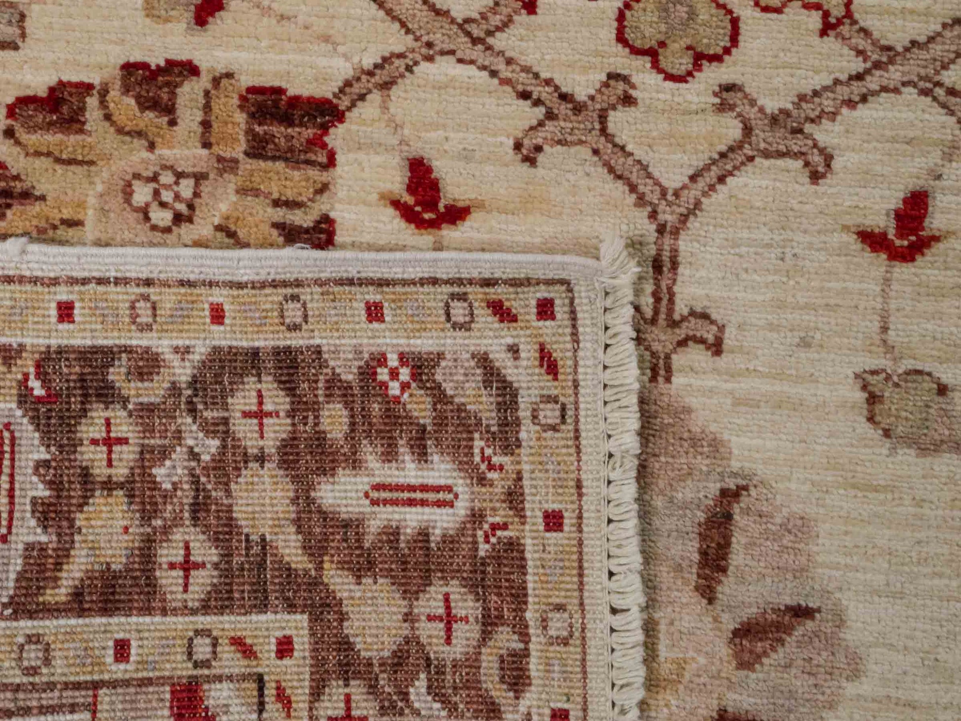 Handgeknüpfter Ziegler Farahan Läufer-Orientteppich von Khademi aus Wolle, rot, beige. Klassisches Allover-Design. Traditionell von Hand geknüpft in Afghanistan. Größe: 440 cm x 126 cm. Teppichnummer: RB3-1028. Verkauf durch Jupiter Intl.