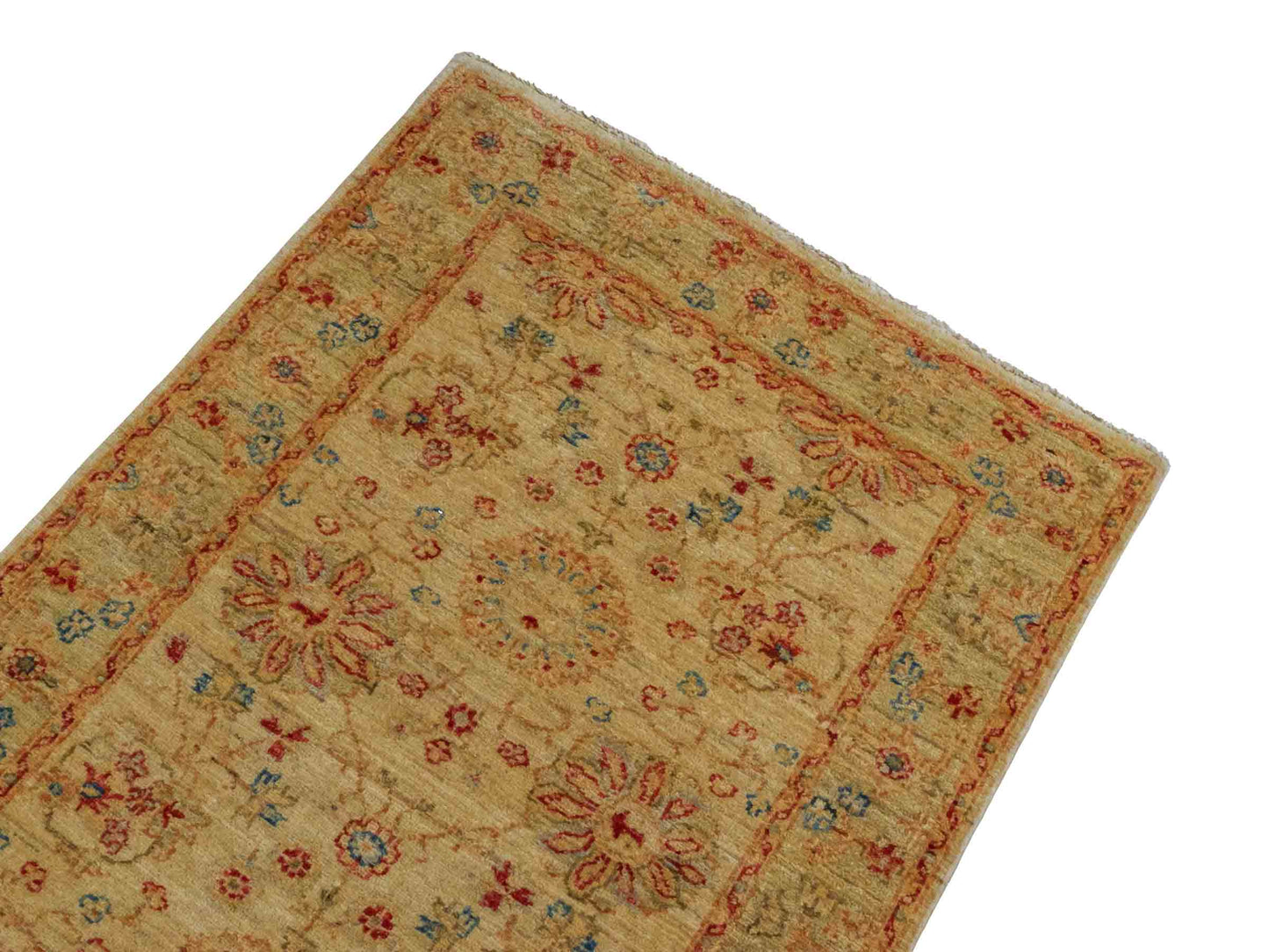 Handgeknüpfter Ziegler Farahan Orientteppich von Khademi aus Wolle, gold, beige. Klassisches Allover-Design. Traditionell von Hand geknüpft in Afghanistan. Größe: 114 cm x 79 cm. Teppichnummer: RB3-1024. Verkauf durch Jupiter Intl.