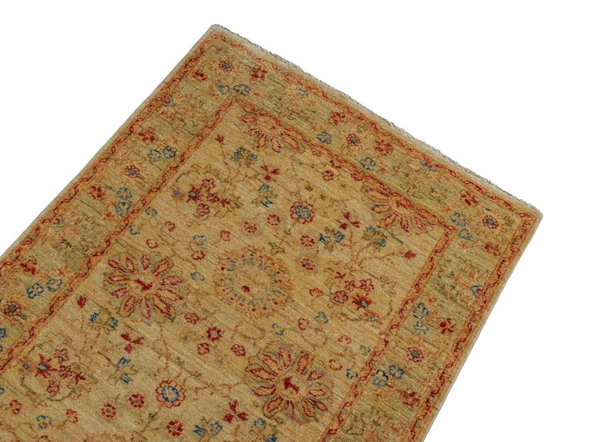 Handgeknüpfter Ziegler Farahan Orientteppich von Khademi aus Wolle, gold, beige. Klassisches Allover-Design. Traditionell von Hand geknüpft in Afghanistan. Größe: 114 cm x 79 cm. Teppichnummer: RB3-1024. Verkauf durch Jupiter Intl.